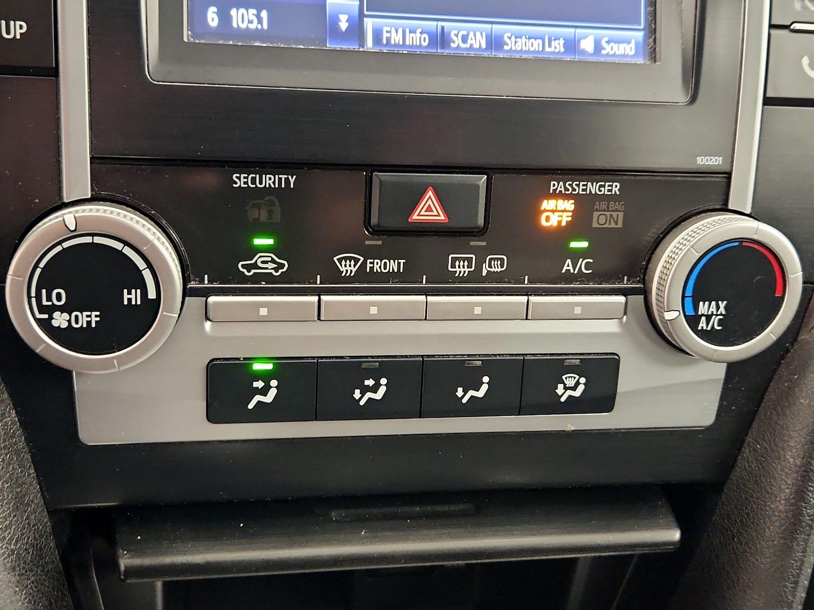 2014 Toyota Camry SE - Photo 17