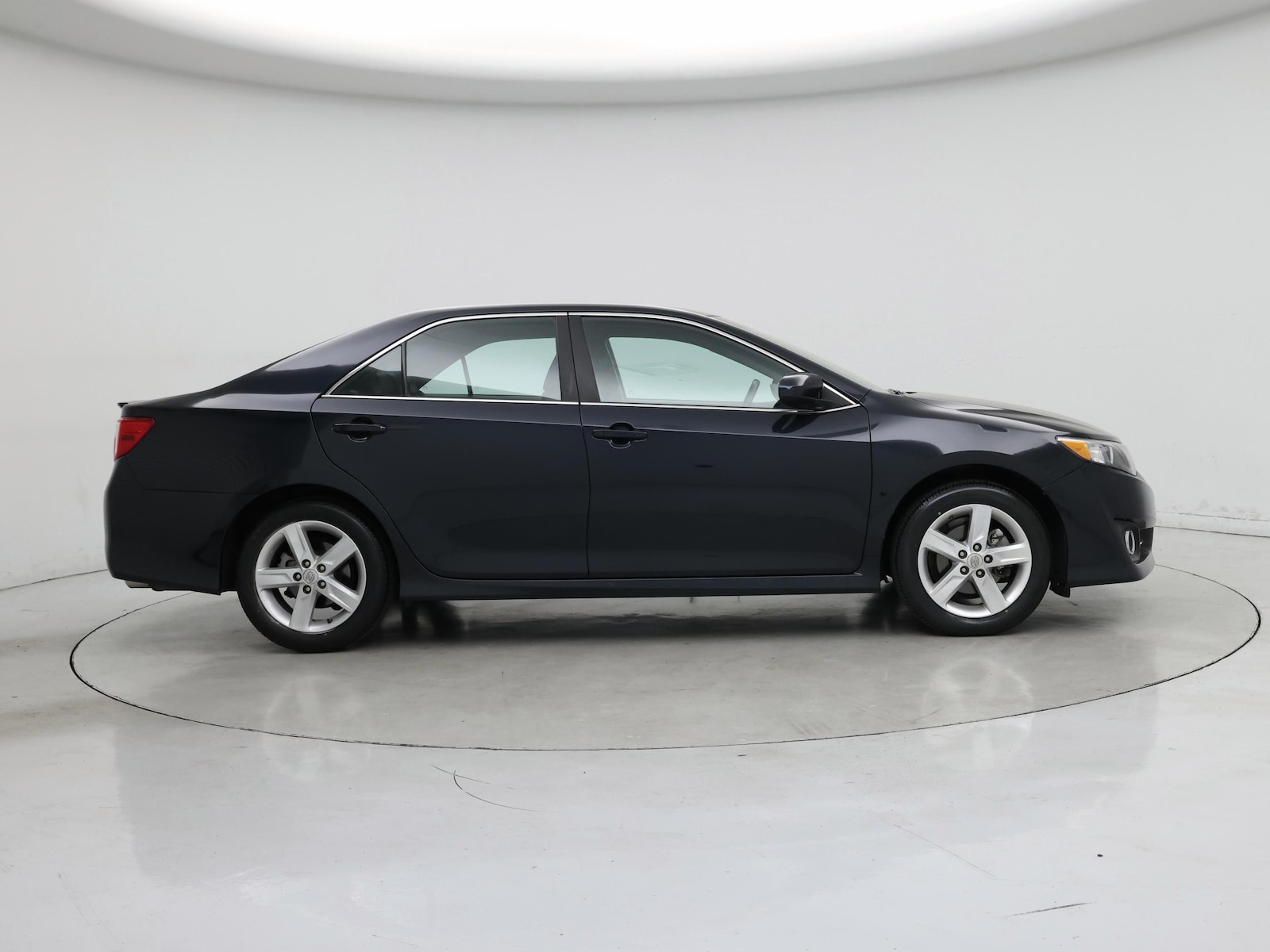 2014 Toyota Camry SE - Photo 8