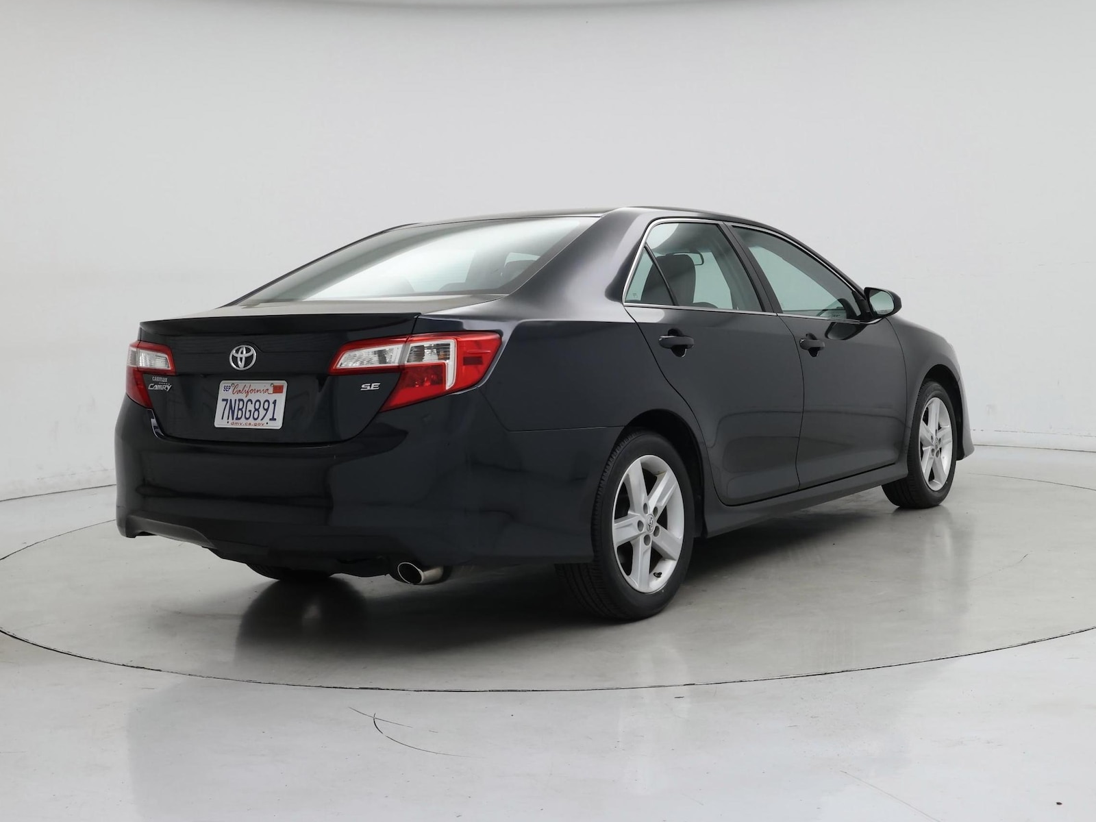 2014 Toyota Camry SE - Photo 9