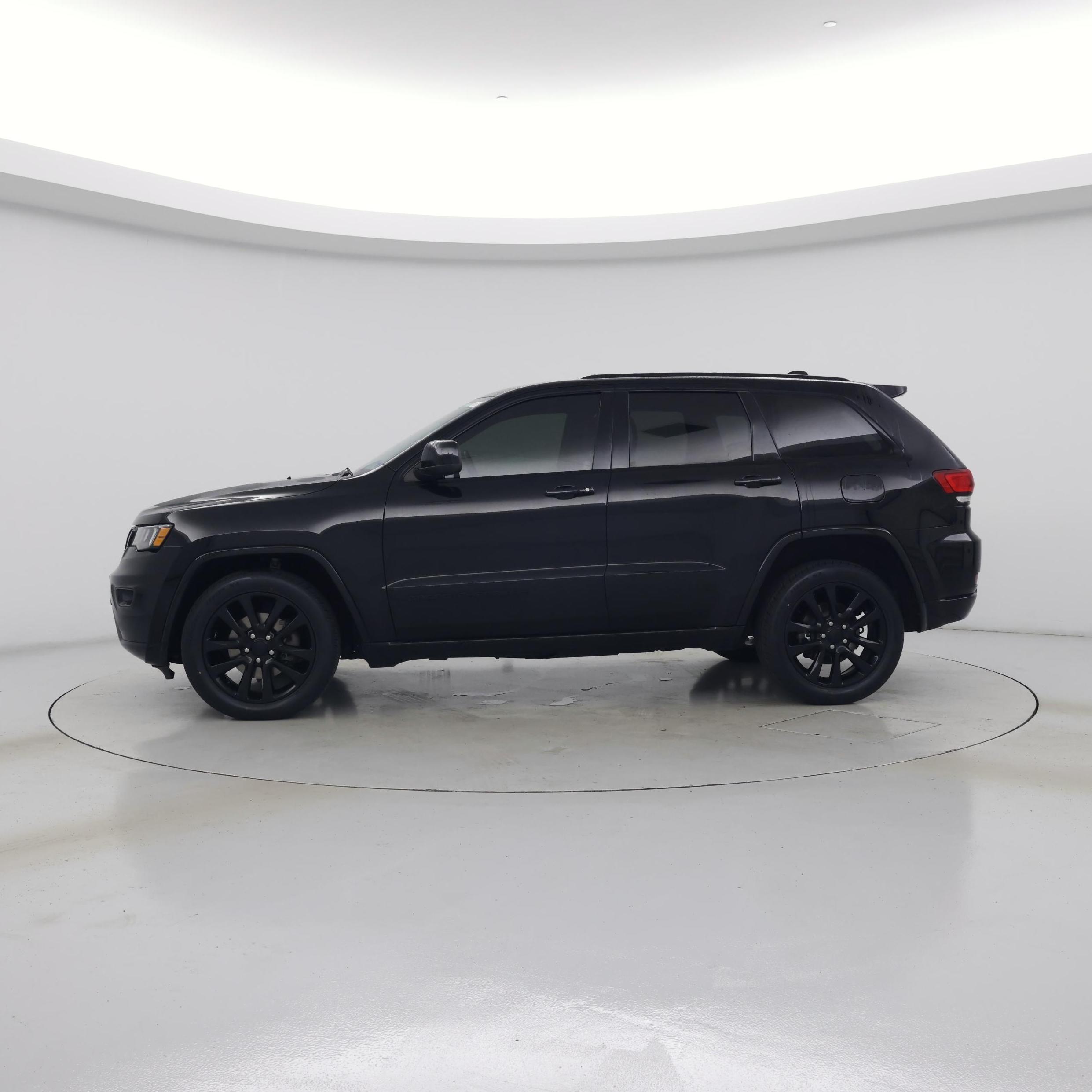 Thumbnail: 2017 Jeep Grand Cherokee - 3