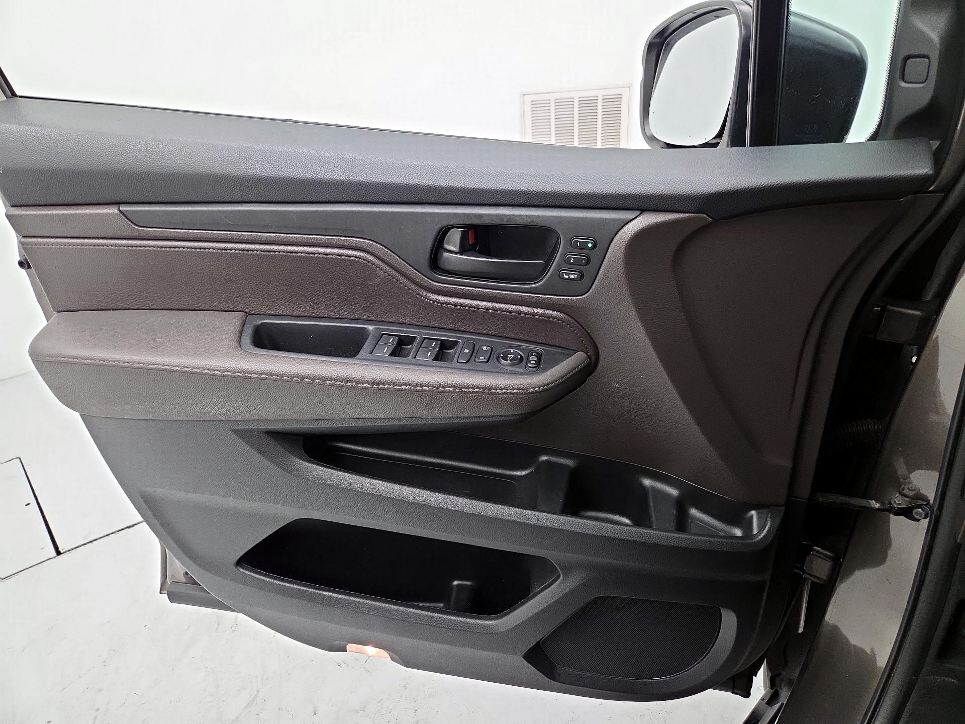 Thumbnail: 2021 Honda Odyssey - 12