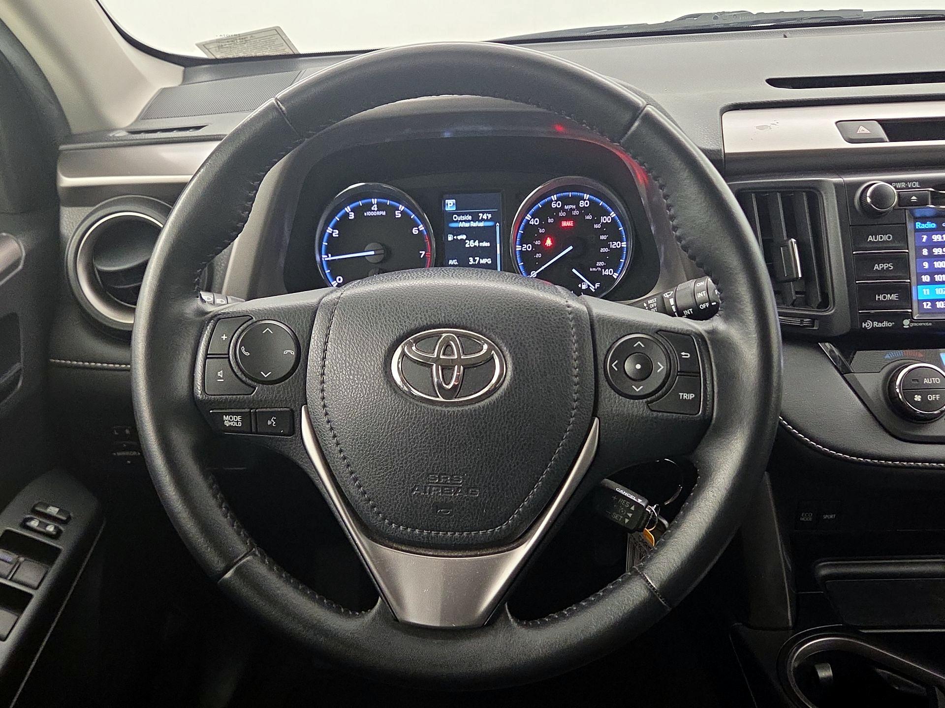 Thumbnail: 2016 Toyota RAV4 - 10