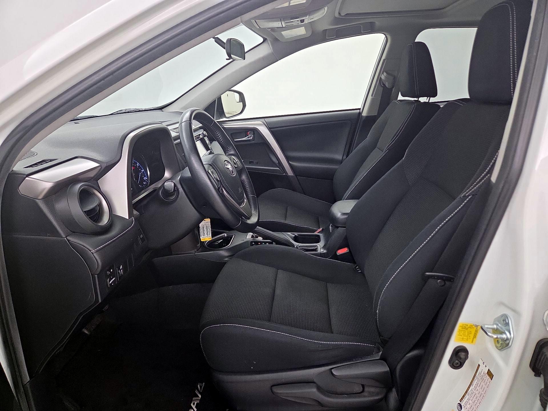 Thumbnail: 2016 Toyota RAV4 - 11