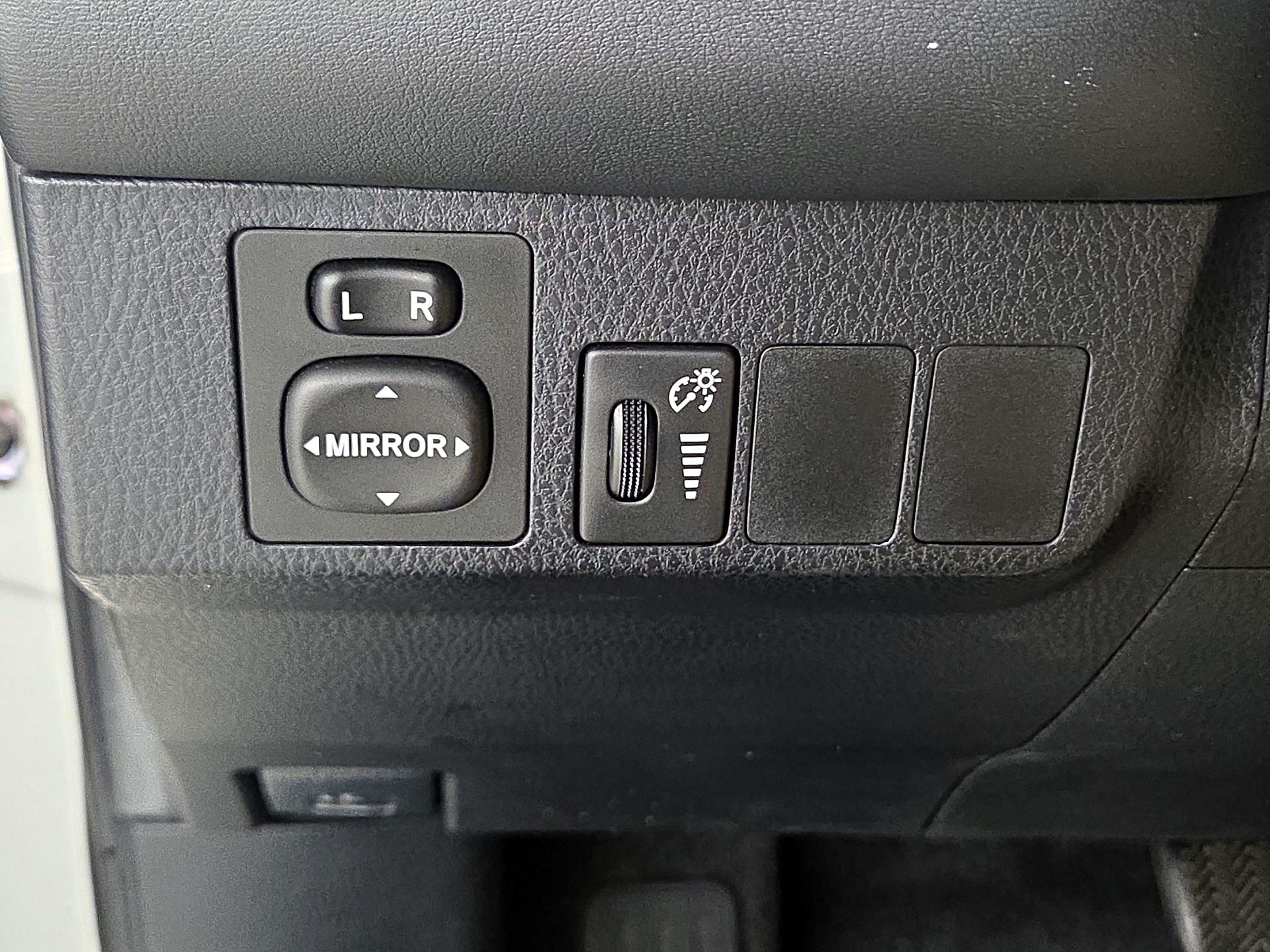 Thumbnail: 2016 Toyota RAV4 - 13