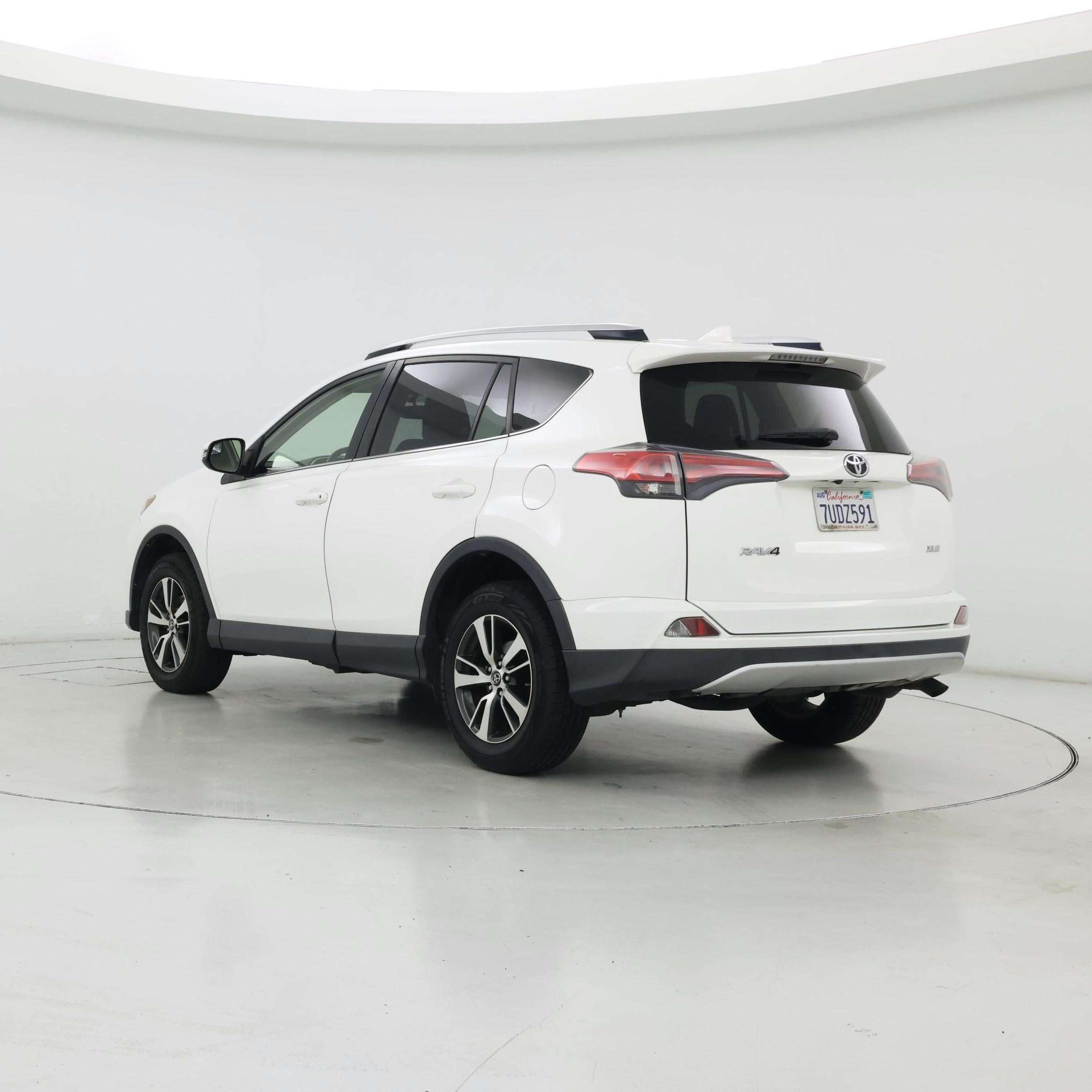 Thumbnail: 2016 Toyota RAV4 - 2
