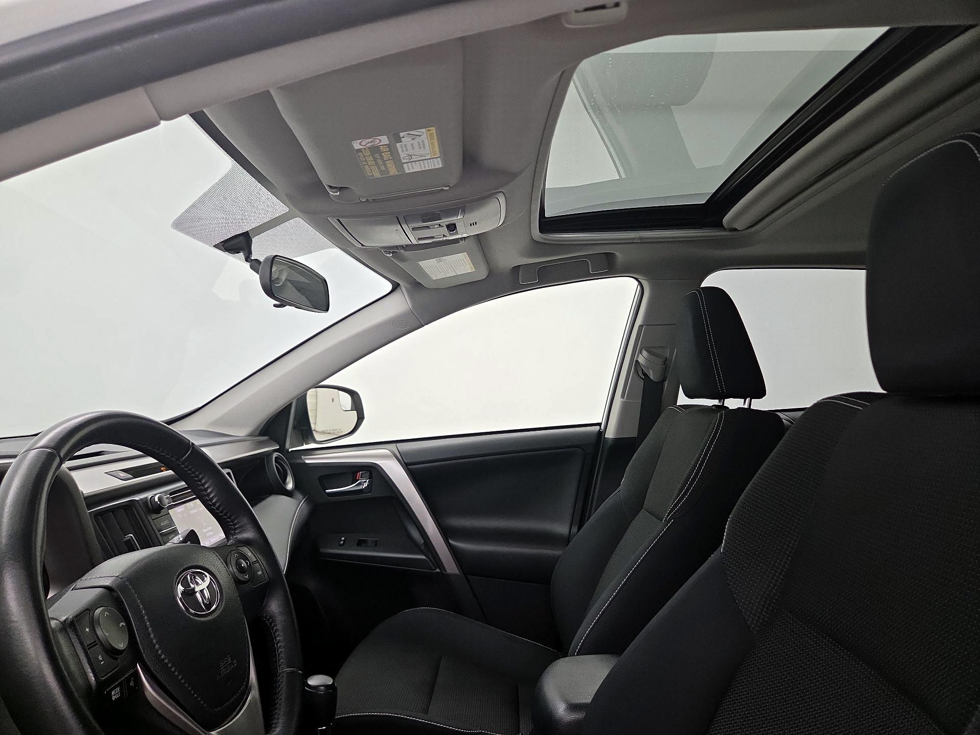 Thumbnail: 2016 Toyota RAV4 - 19