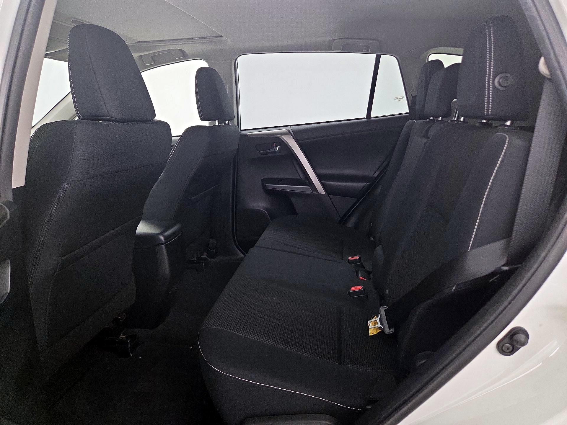 Thumbnail: 2016 Toyota RAV4 - 20