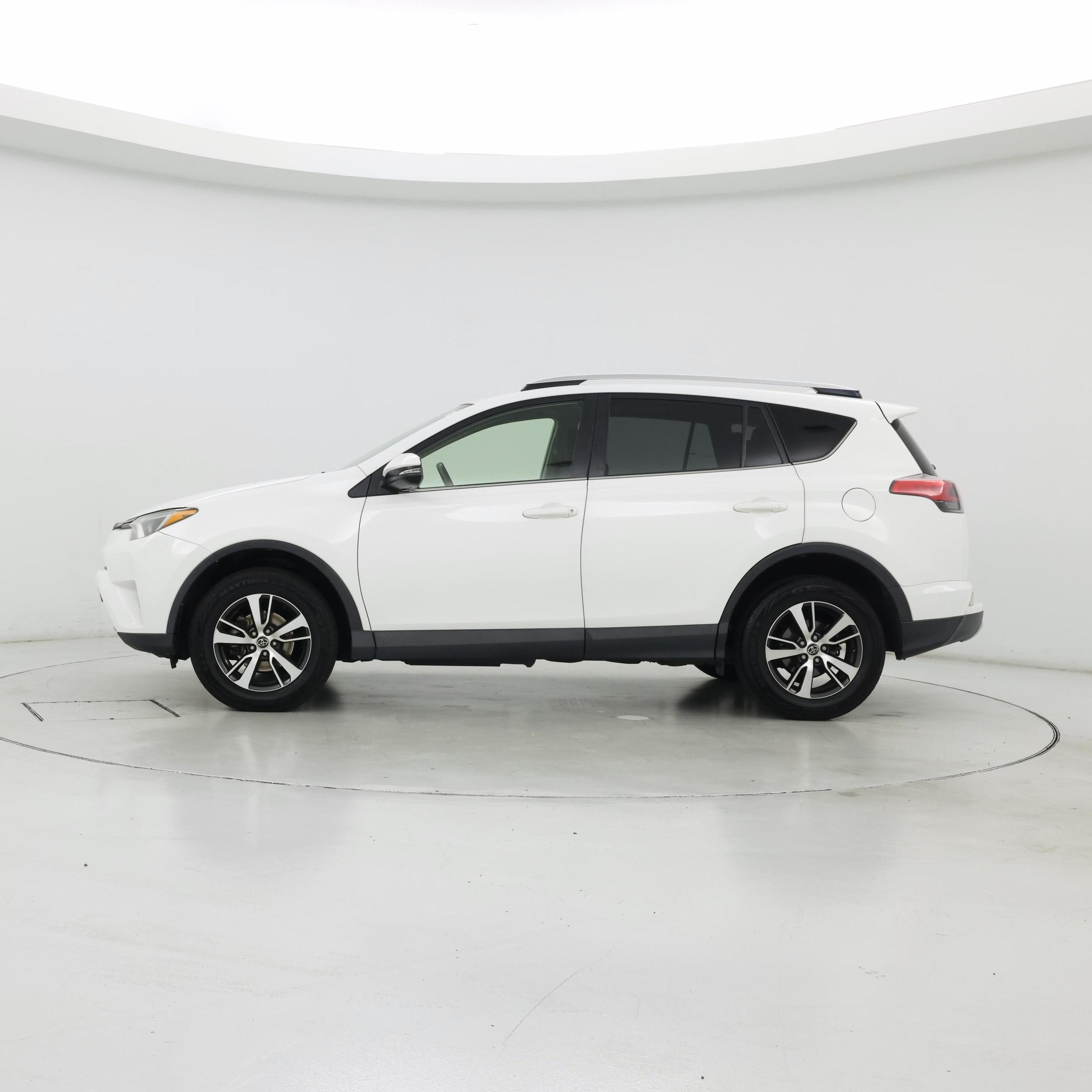 Thumbnail: 2016 Toyota RAV4 - 3