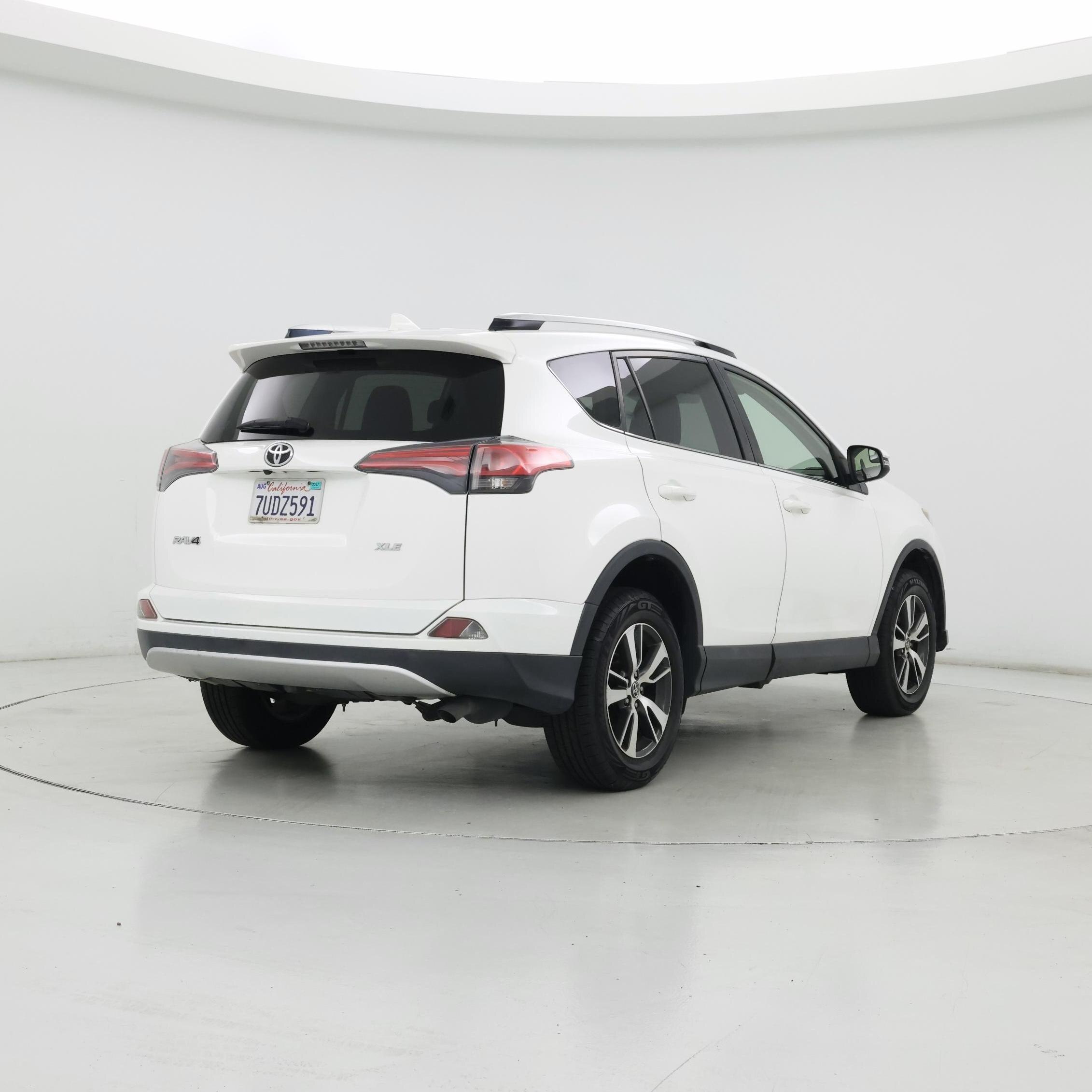 Thumbnail: 2016 Toyota RAV4 - 8