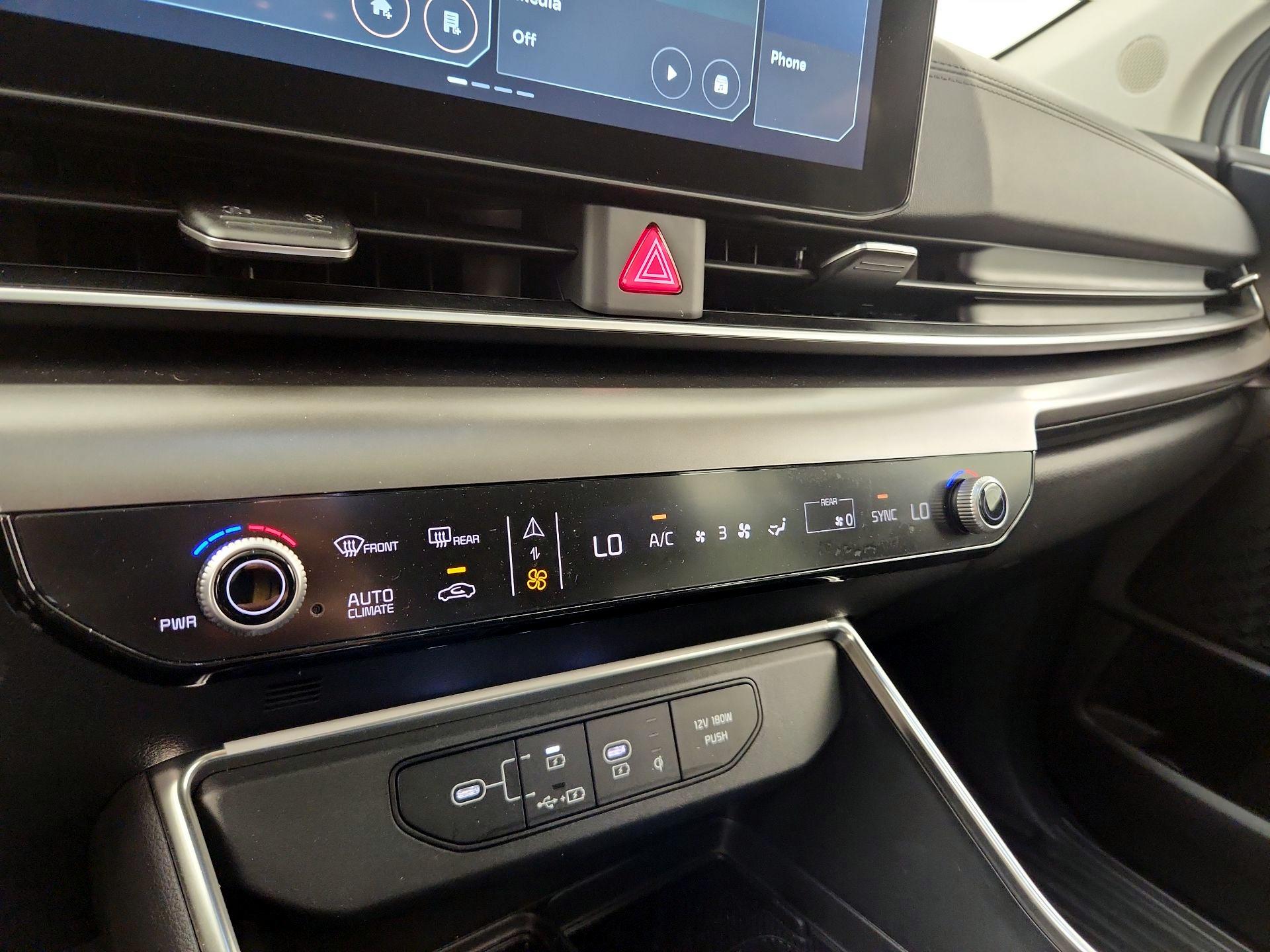 Thumbnail: 2026 Kia Carnival - 17