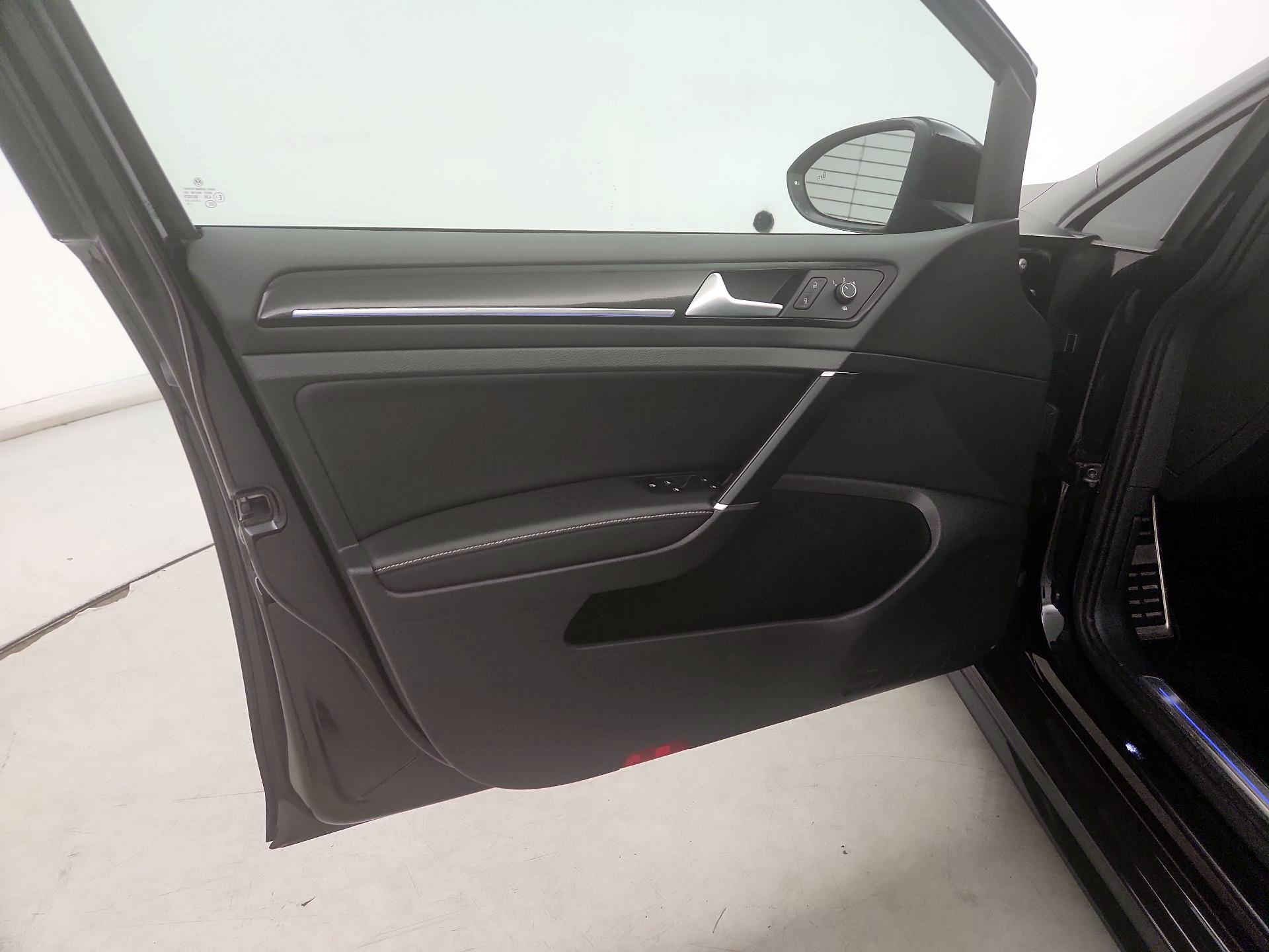 Thumbnail: 2019 Volkswagen Golf - 12