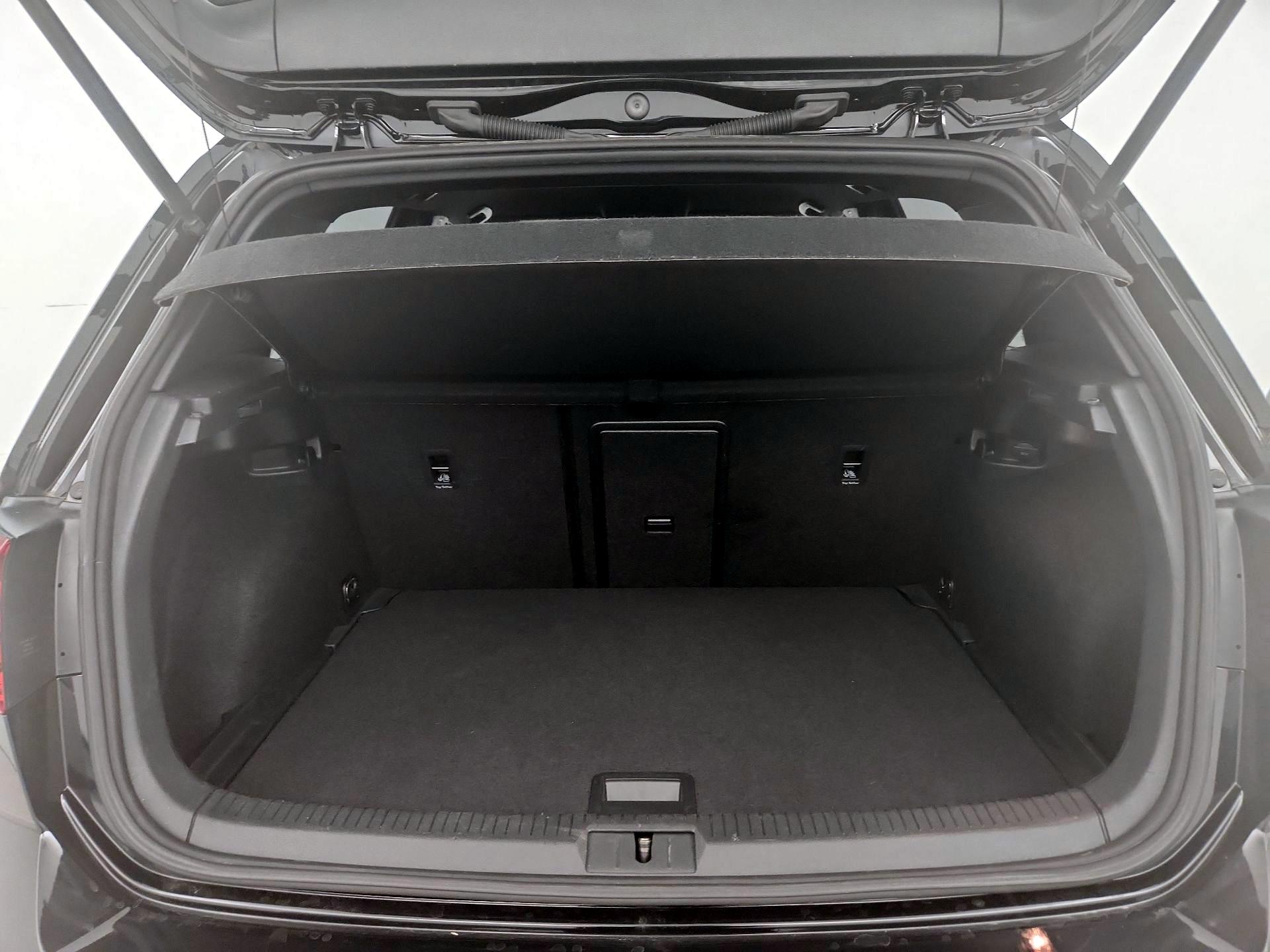 Thumbnail: 2019 Volkswagen Golf - 20
