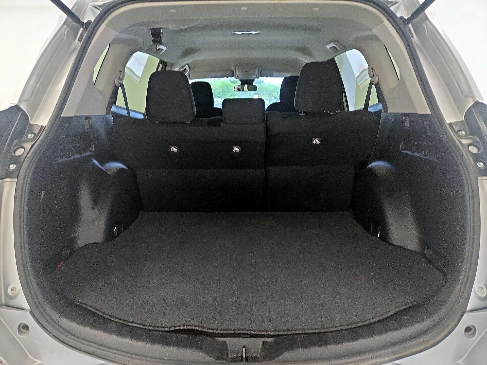 Thumbnail: 2017 Toyota RAV4 - 20
