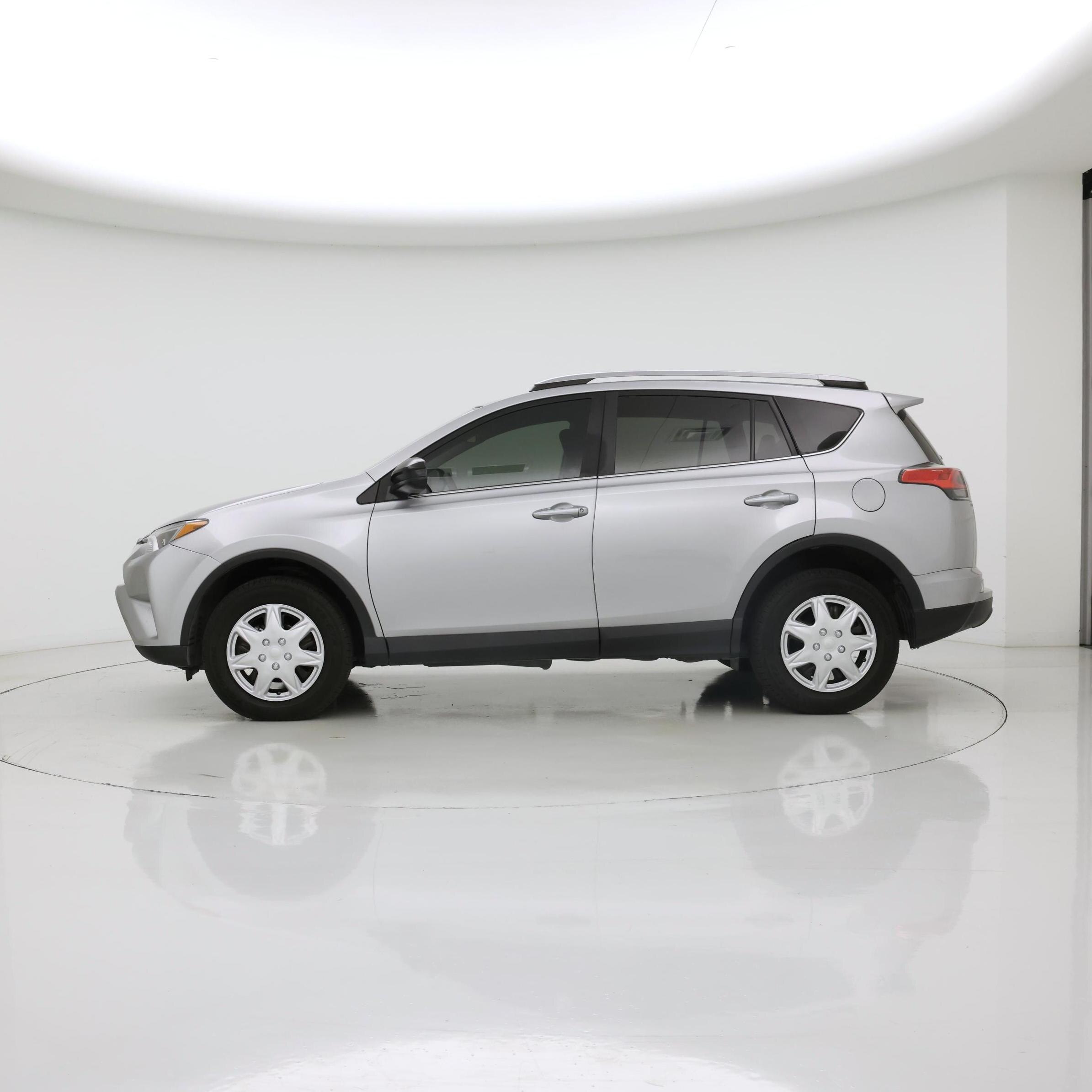 Thumbnail: 2017 Toyota RAV4 - 3