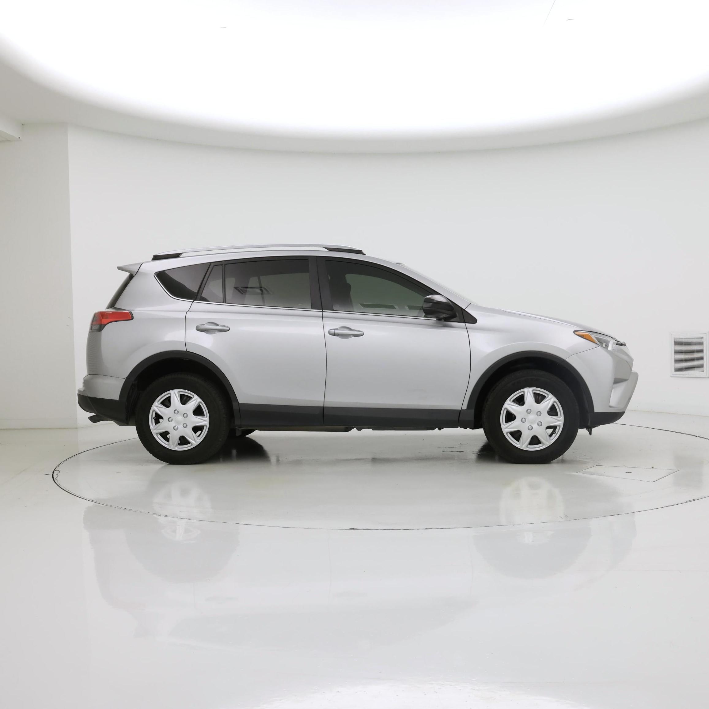 Thumbnail: 2017 Toyota RAV4 - 7