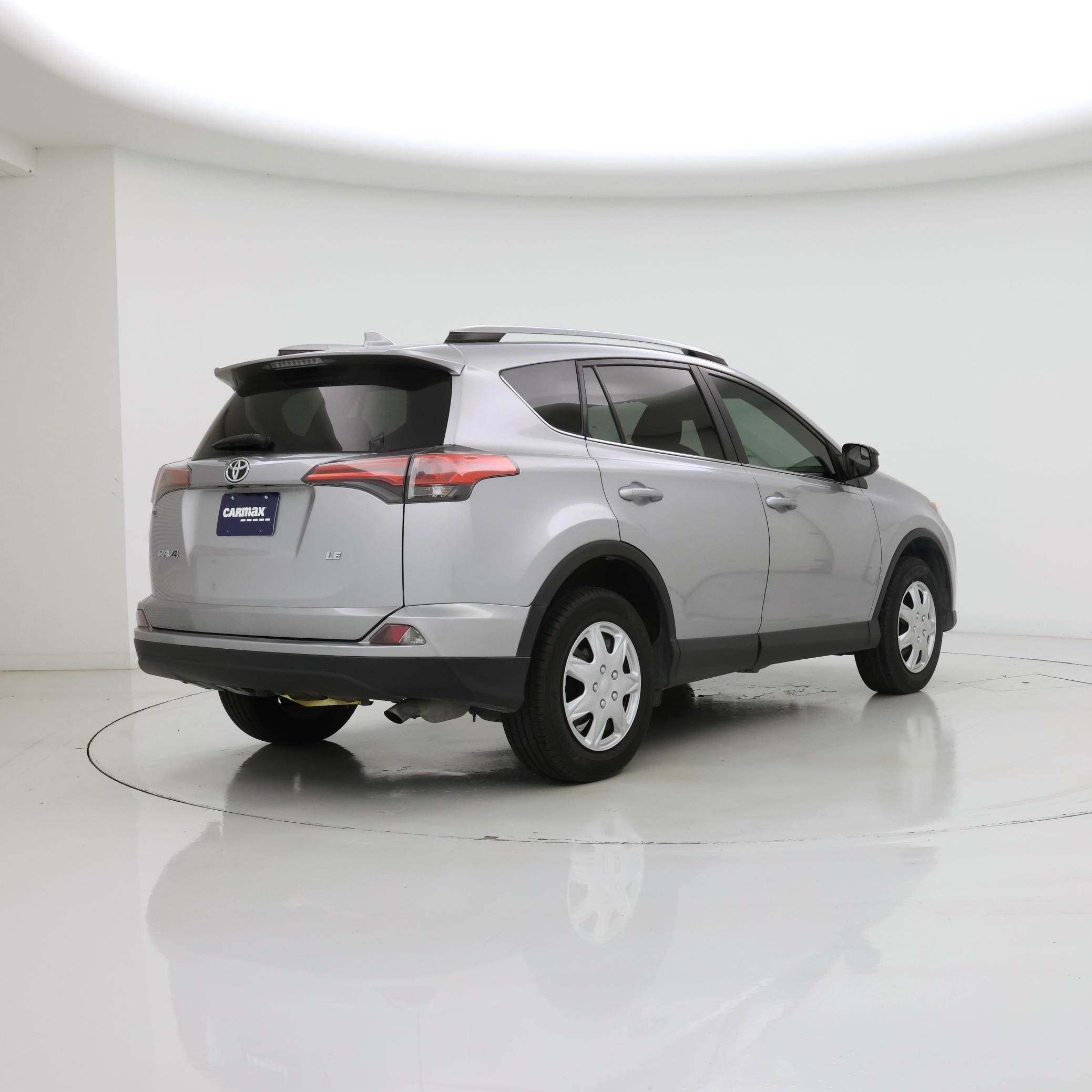 Thumbnail: 2017 Toyota RAV4 - 8