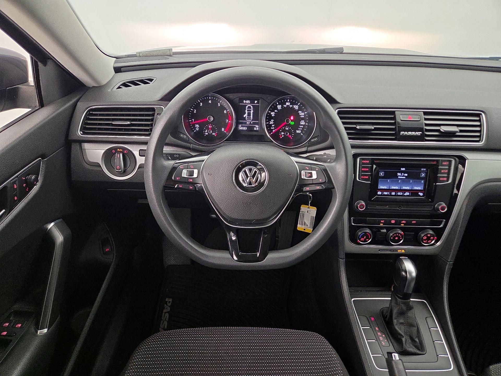 Thumbnail: 2018 Volkswagen Passat - 10