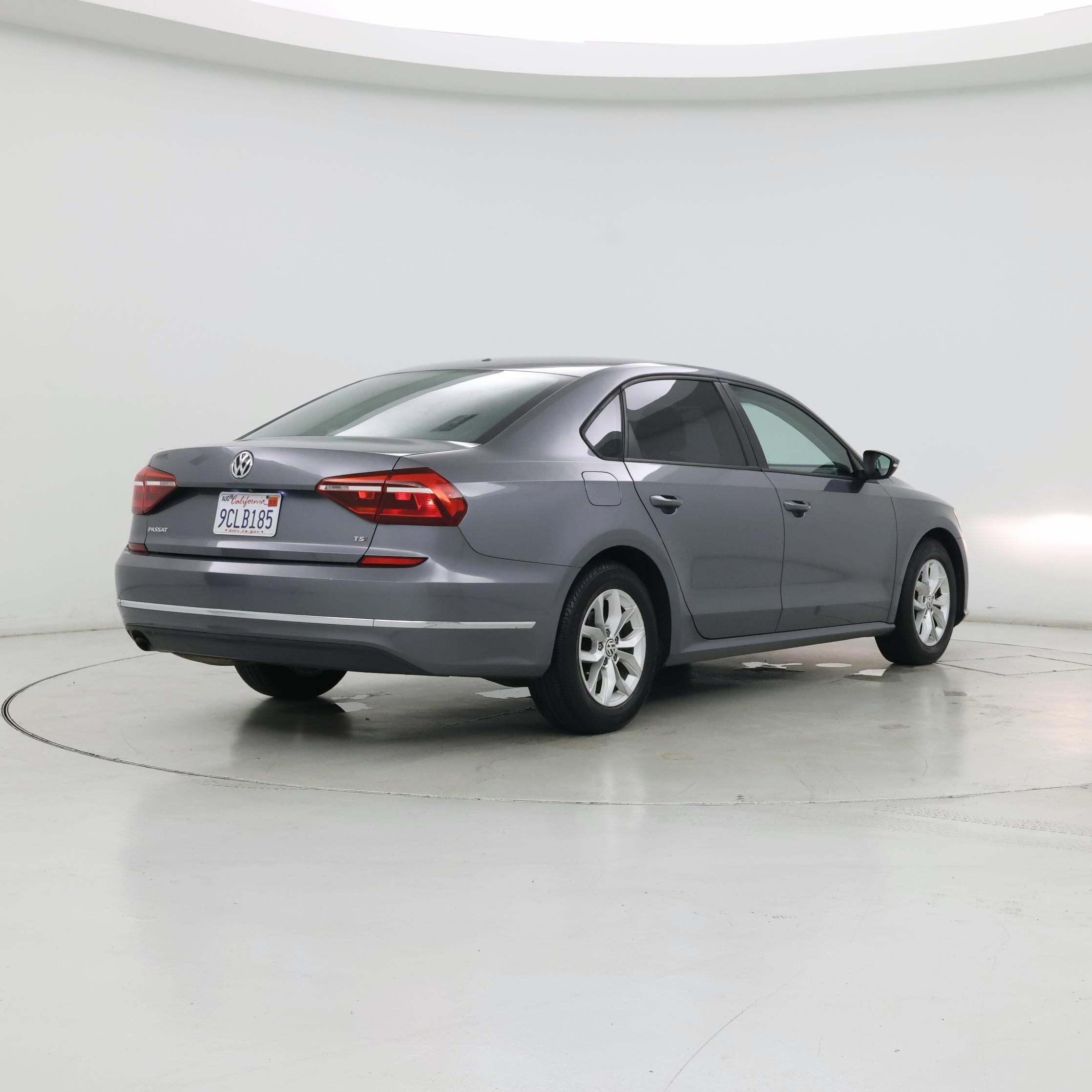 Thumbnail: 2018 Volkswagen Passat - 8