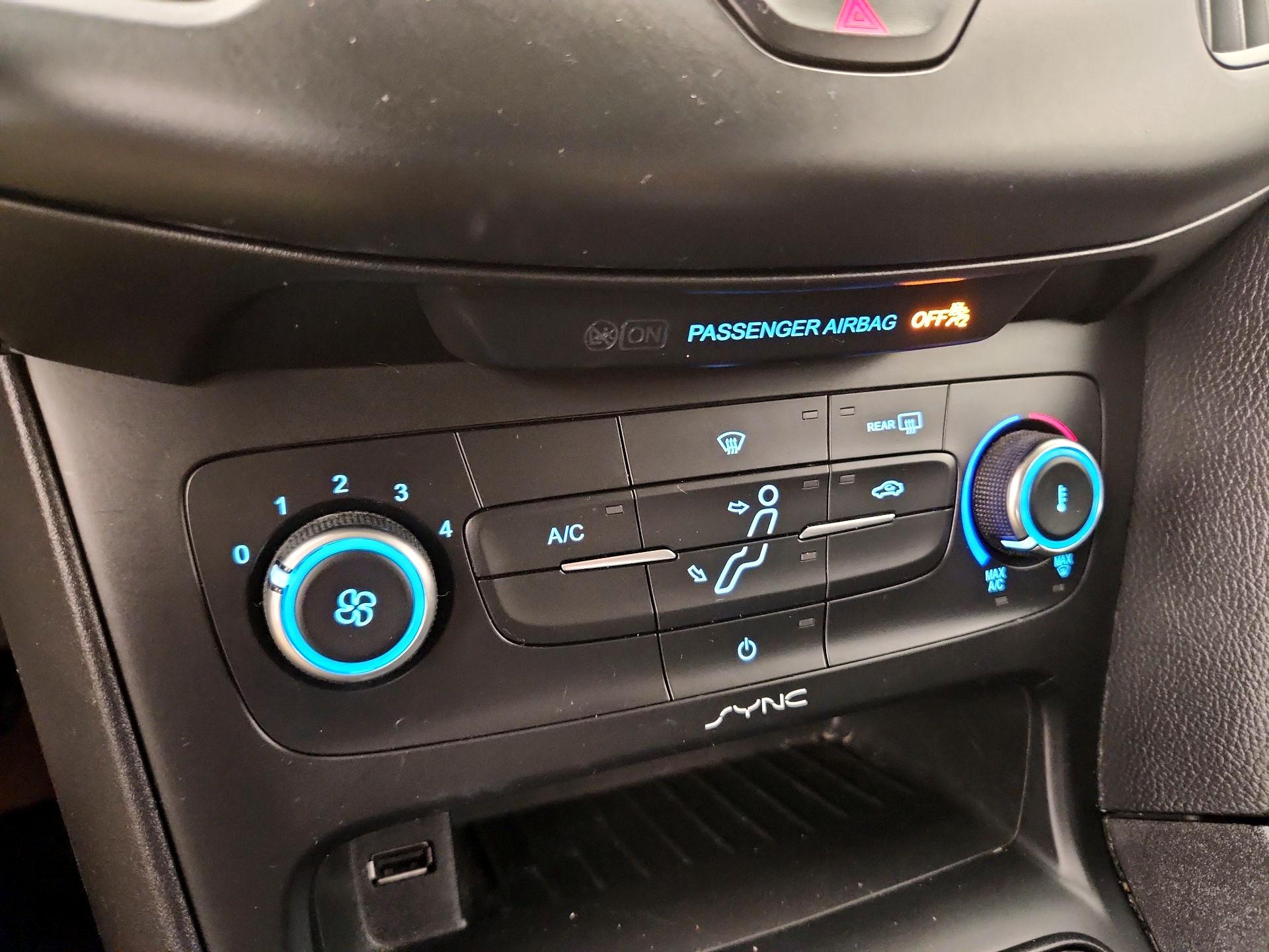 Thumbnail: 2016 Ford Focus - 16