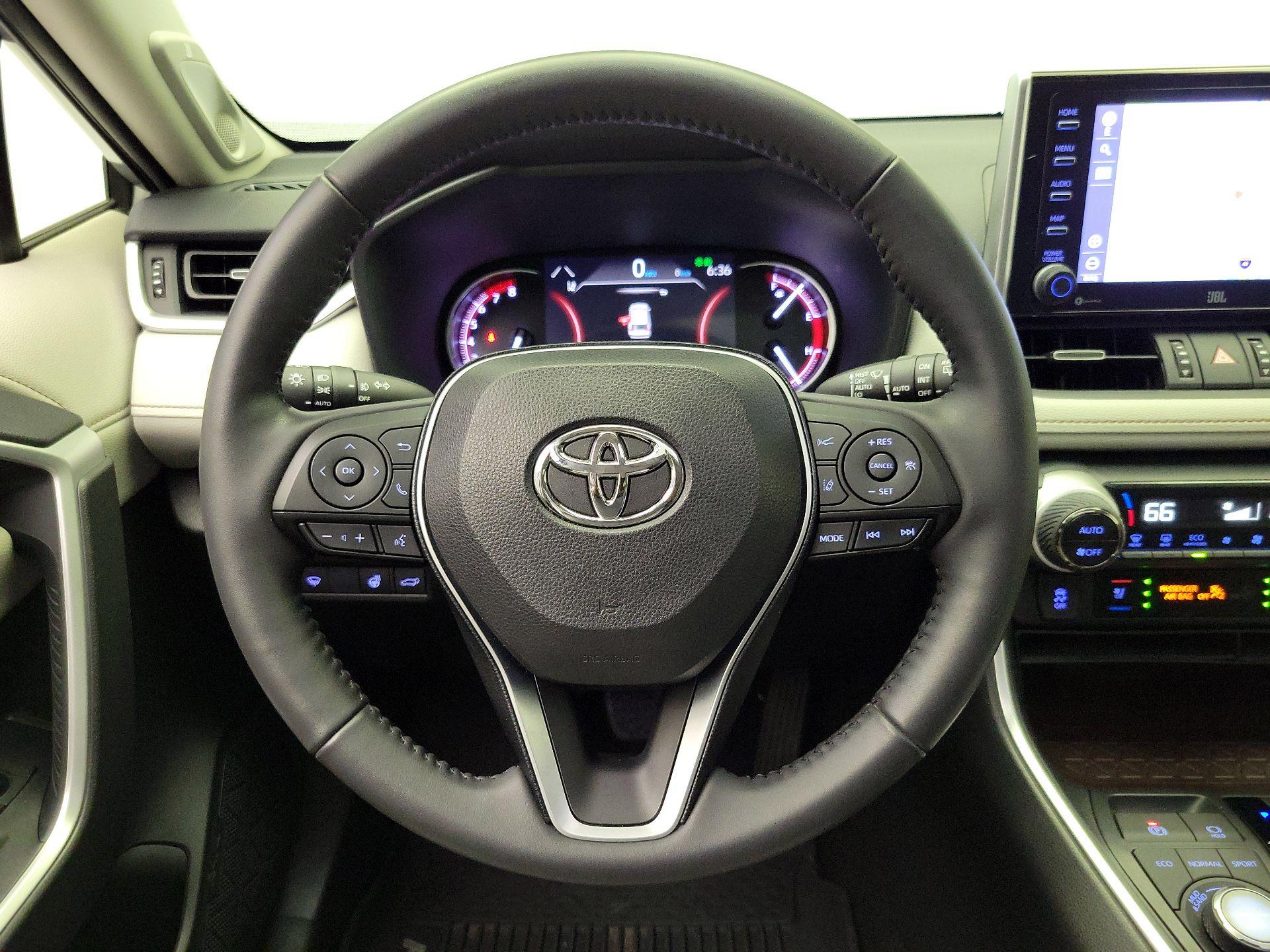 Thumbnail: 2020 Toyota RAV4 - 10