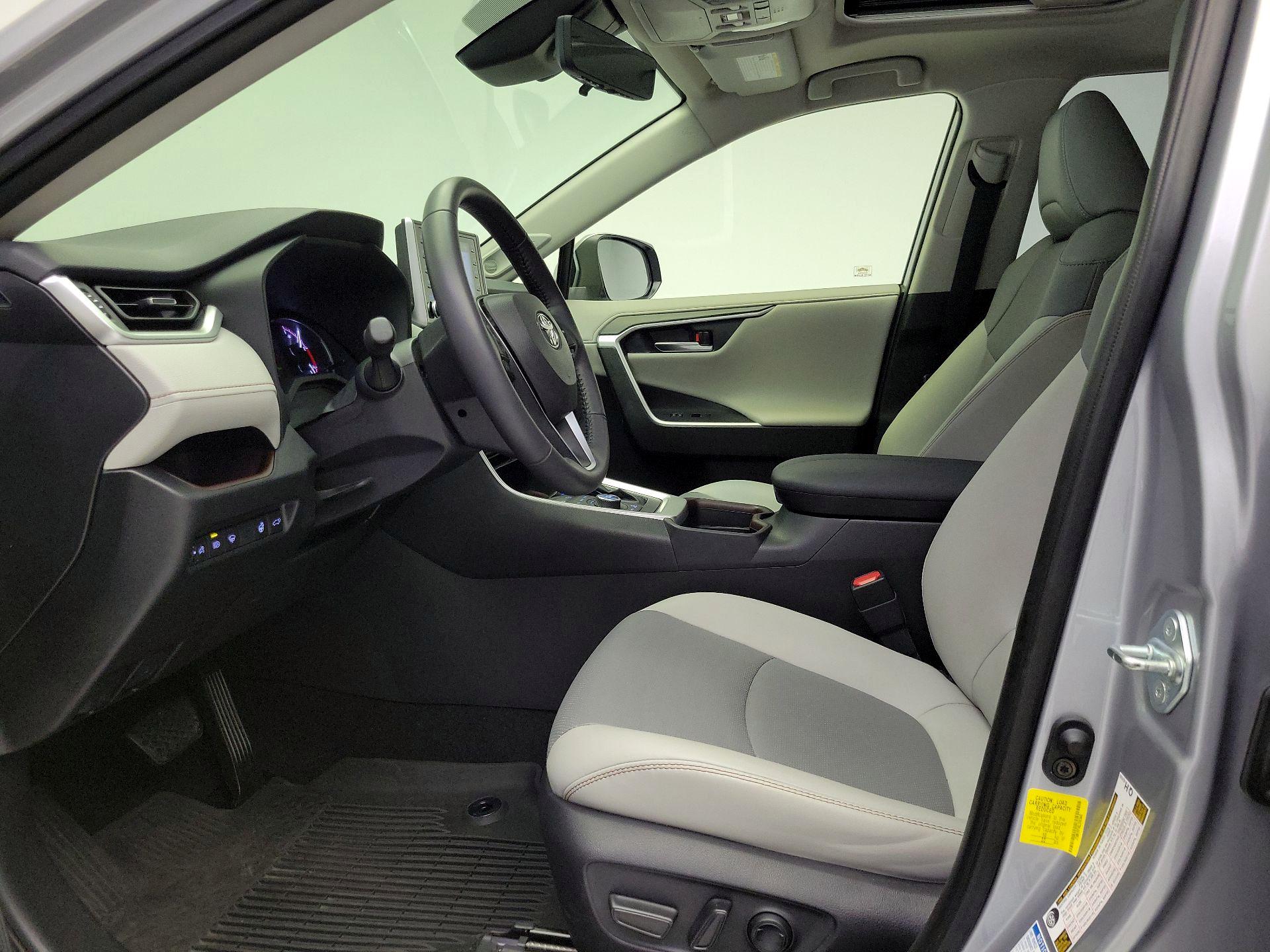 Thumbnail: 2020 Toyota RAV4 - 11