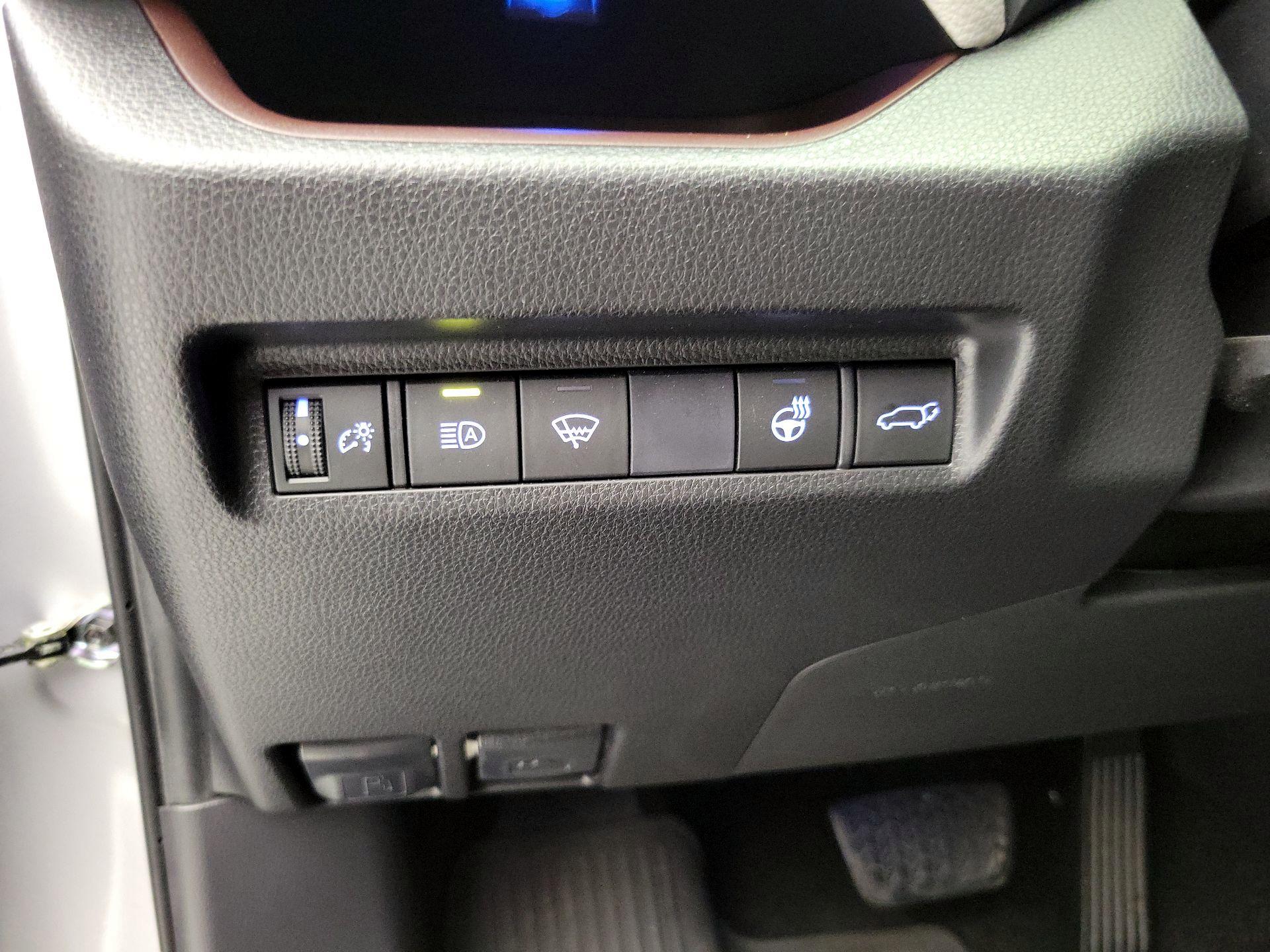 Thumbnail: 2020 Toyota RAV4 - 13