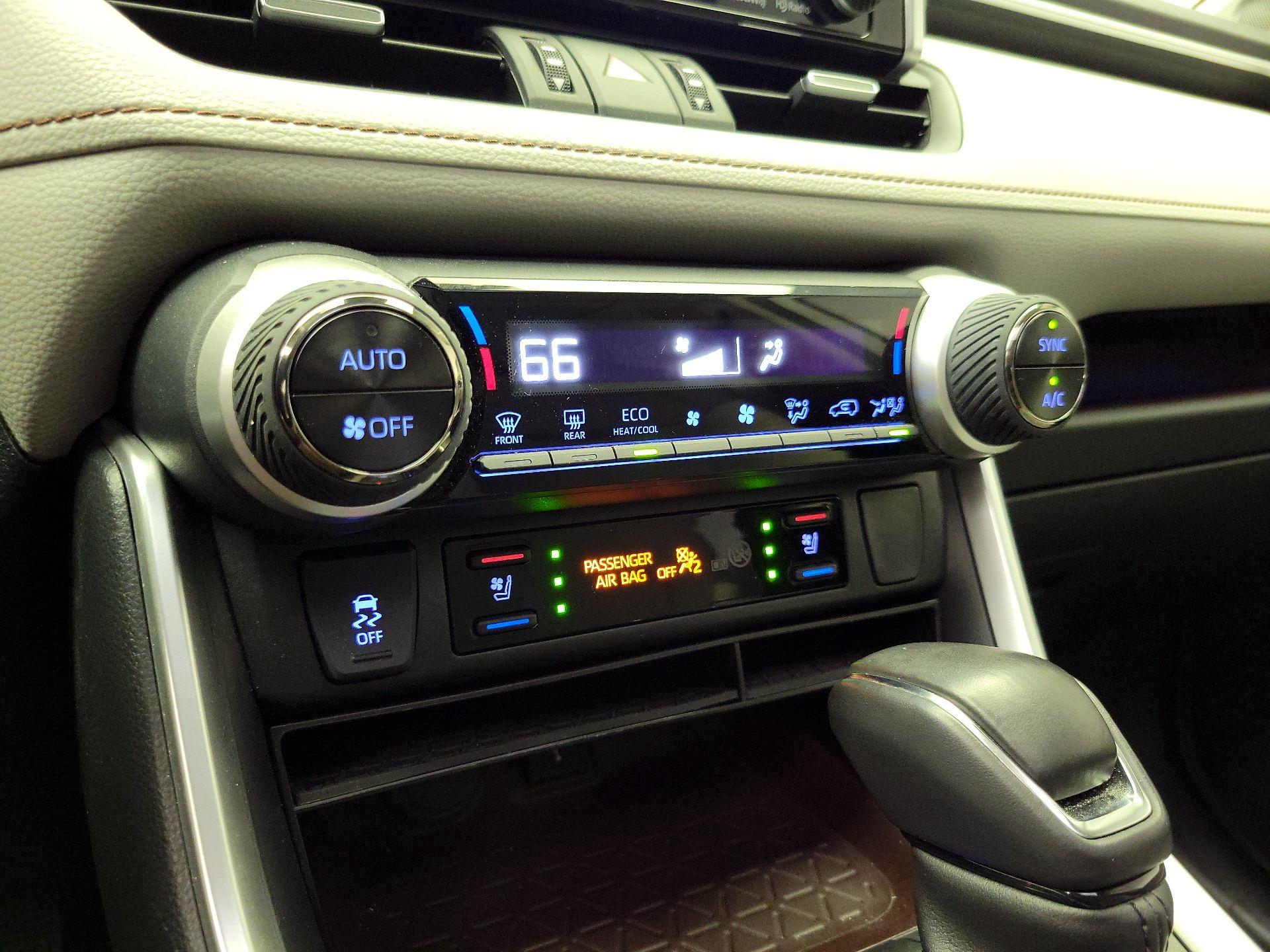 Thumbnail: 2020 Toyota RAV4 - 17