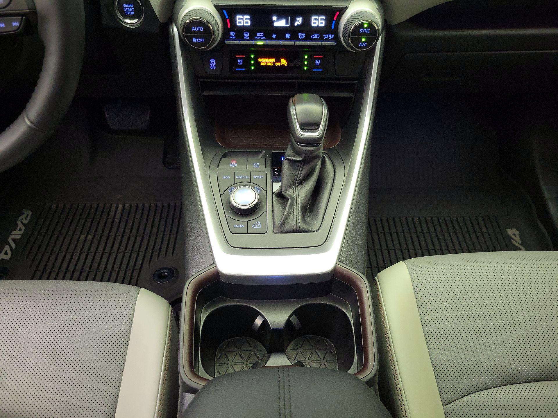 Thumbnail: 2020 Toyota RAV4 - 18