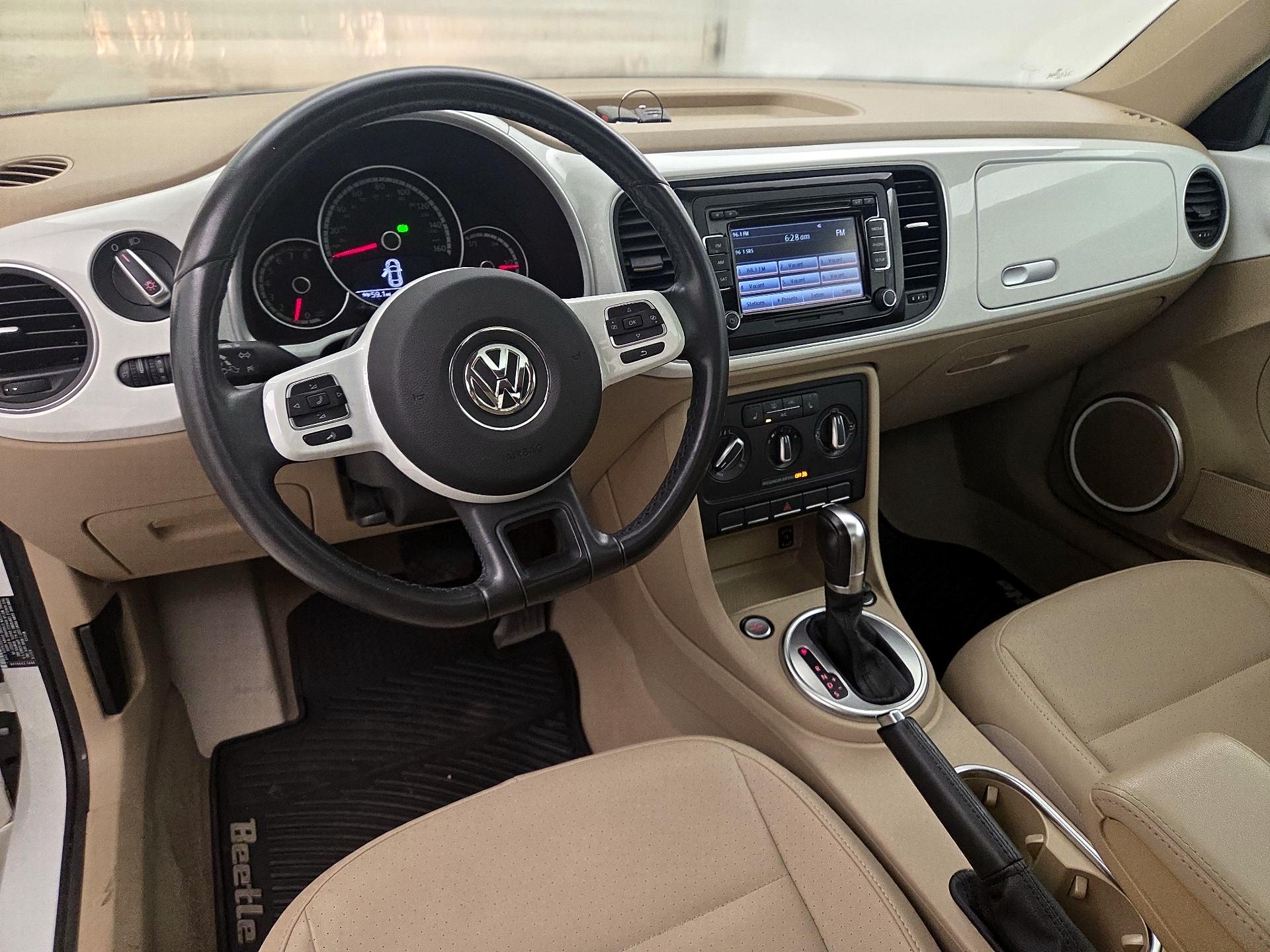 Thumbnail: 2015 Volkswagen Beetle - 9