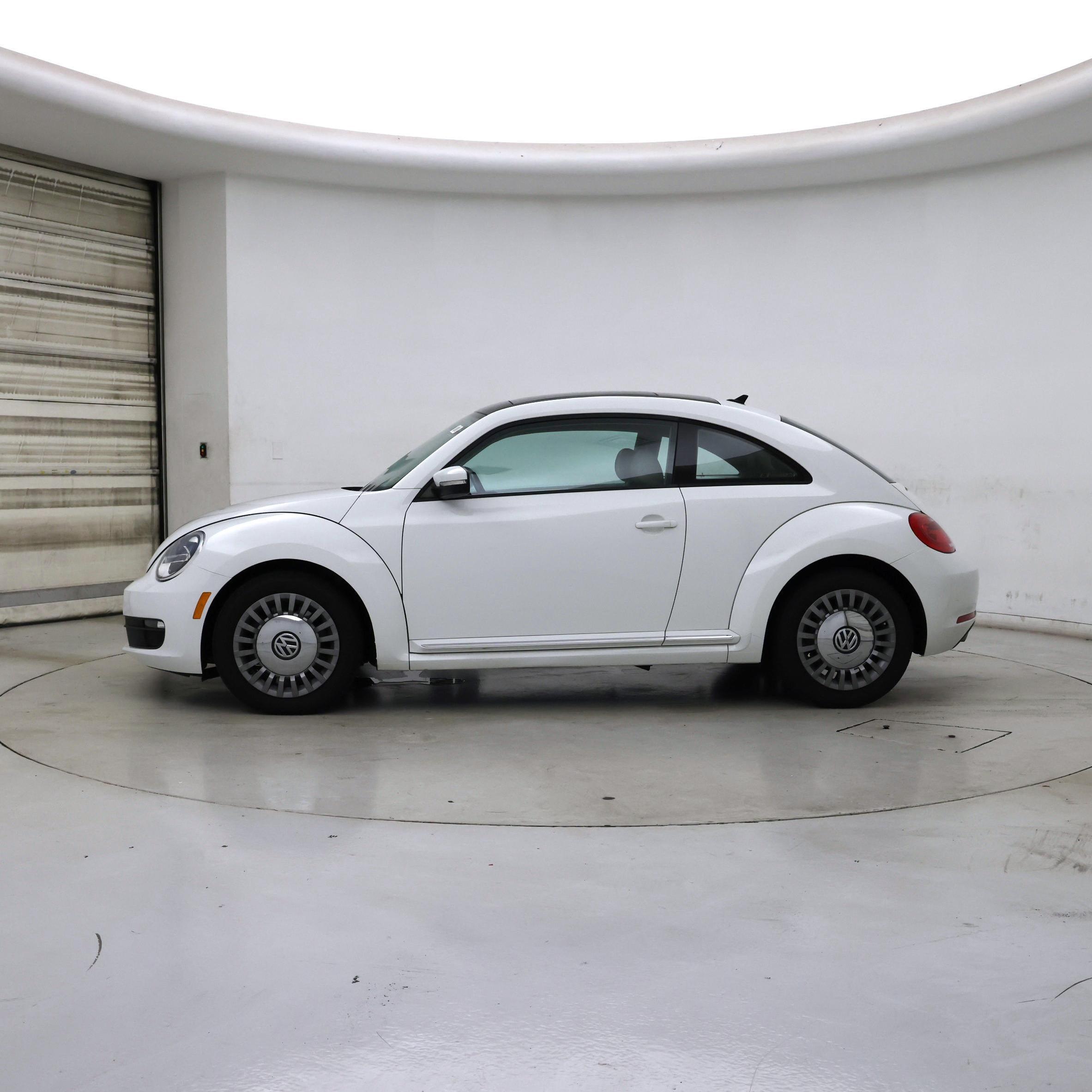 Thumbnail: 2015 Volkswagen Beetle - 3