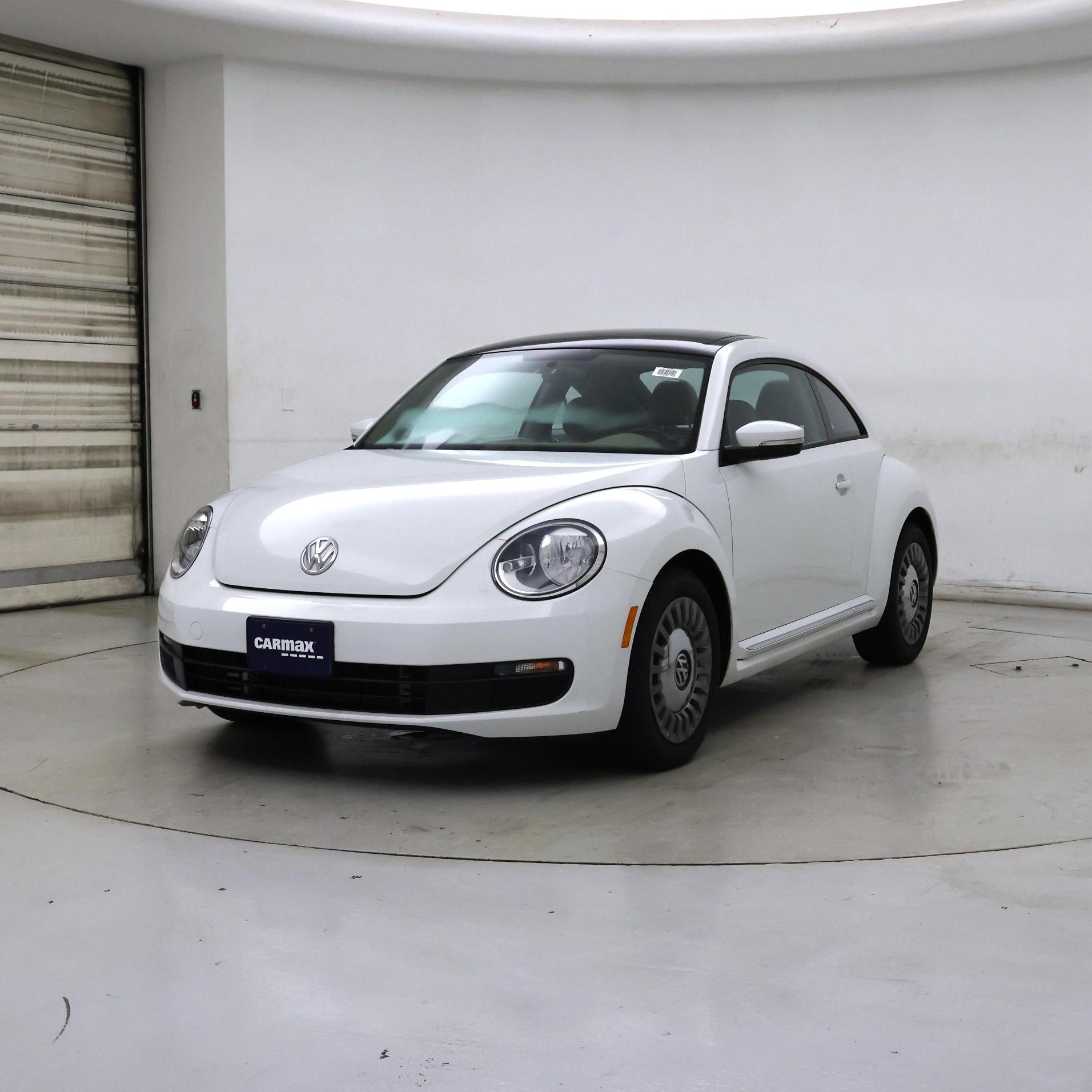 Thumbnail: 2015 Volkswagen Beetle - 4