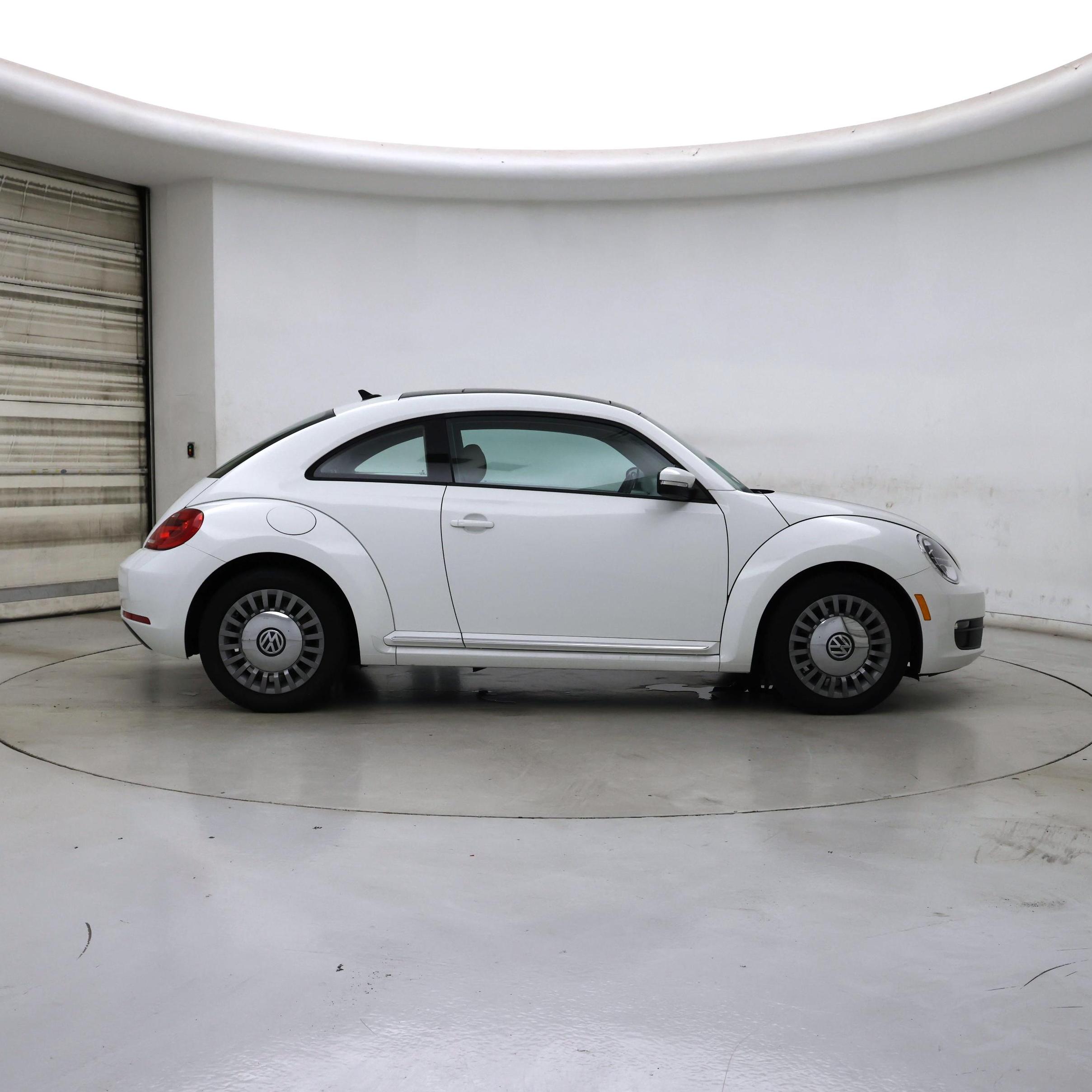 Thumbnail: 2015 Volkswagen Beetle - 7