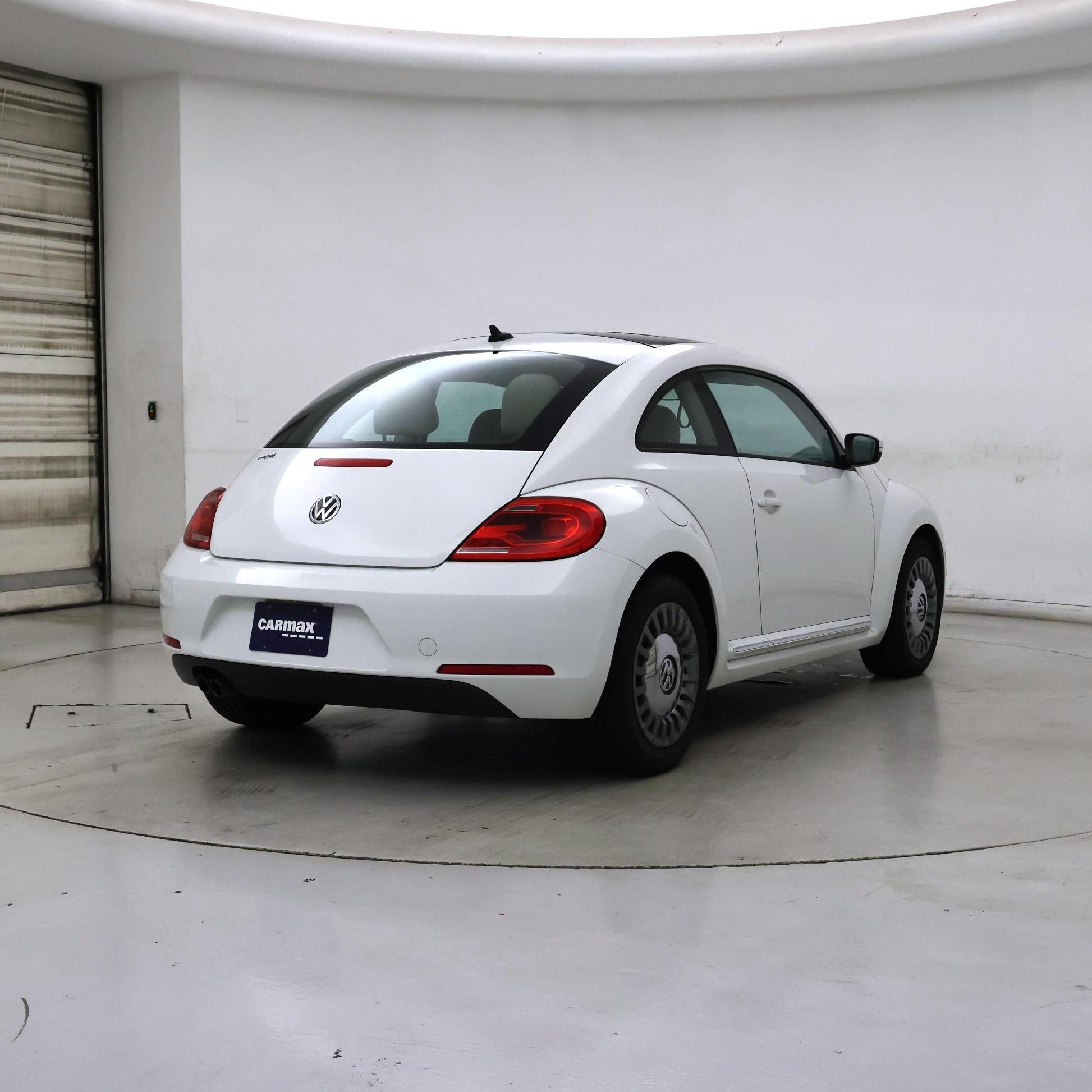 Thumbnail: 2015 Volkswagen Beetle - 8