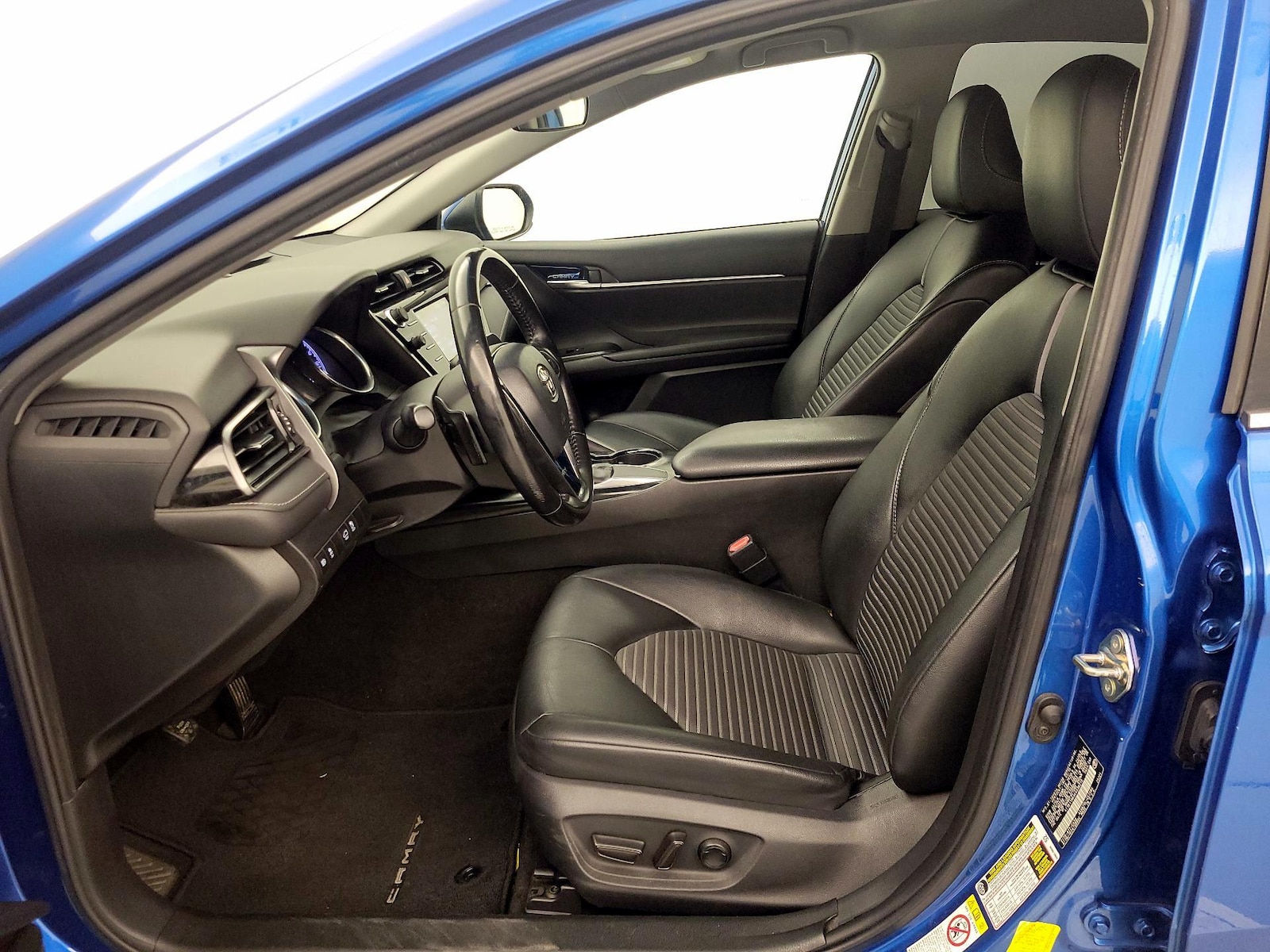 2019 Toyota Camry SE - Photo 12