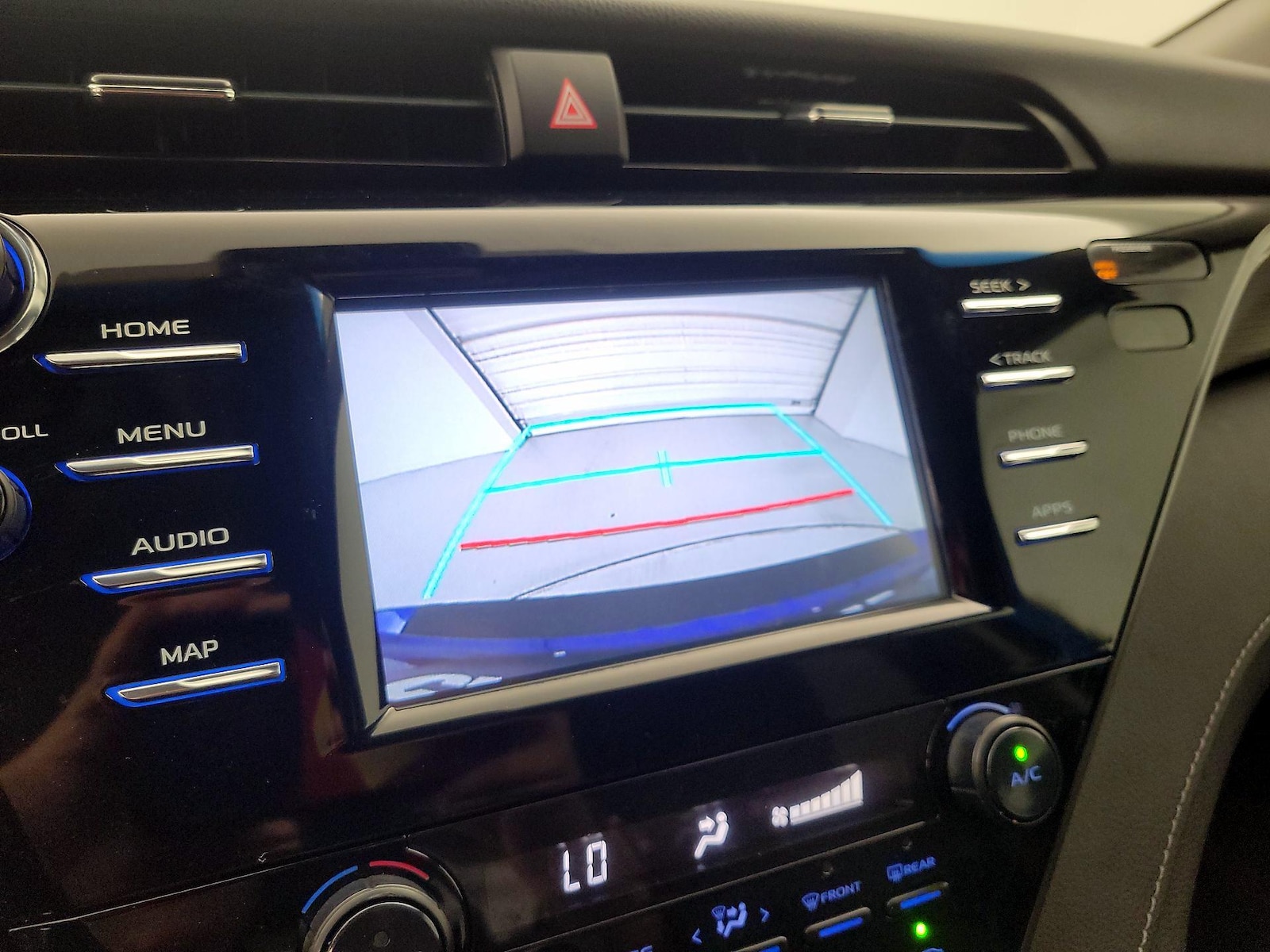 2019 Toyota Camry SE - Photo 15