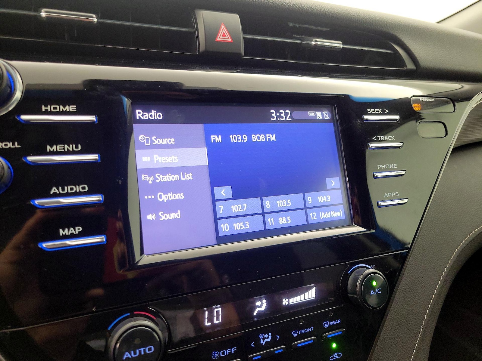 2019 Toyota Camry SE - Photo 16