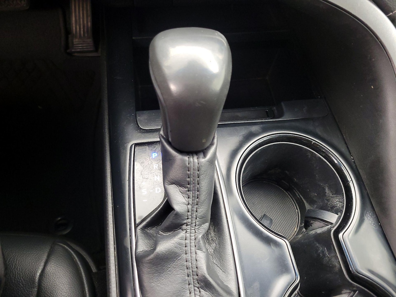 2019 Toyota Camry SE - Photo 18