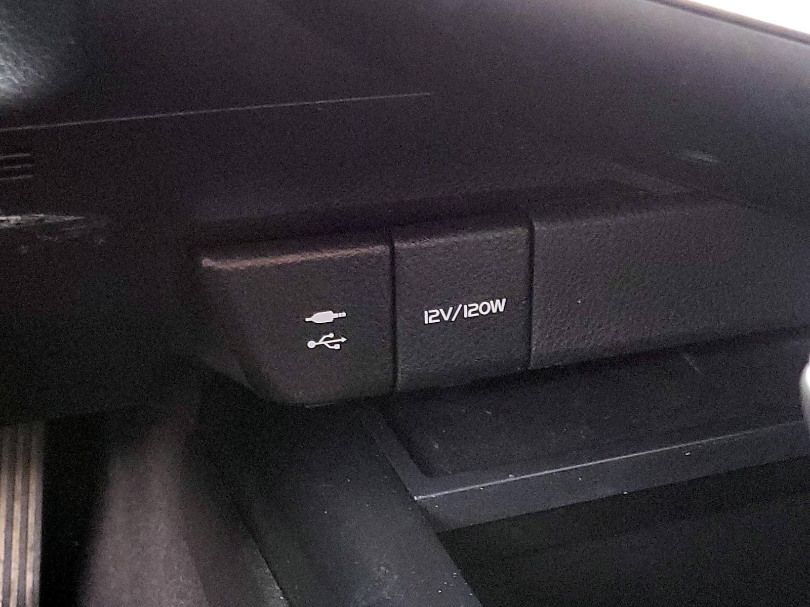 2019 Toyota Camry SE - Photo 19