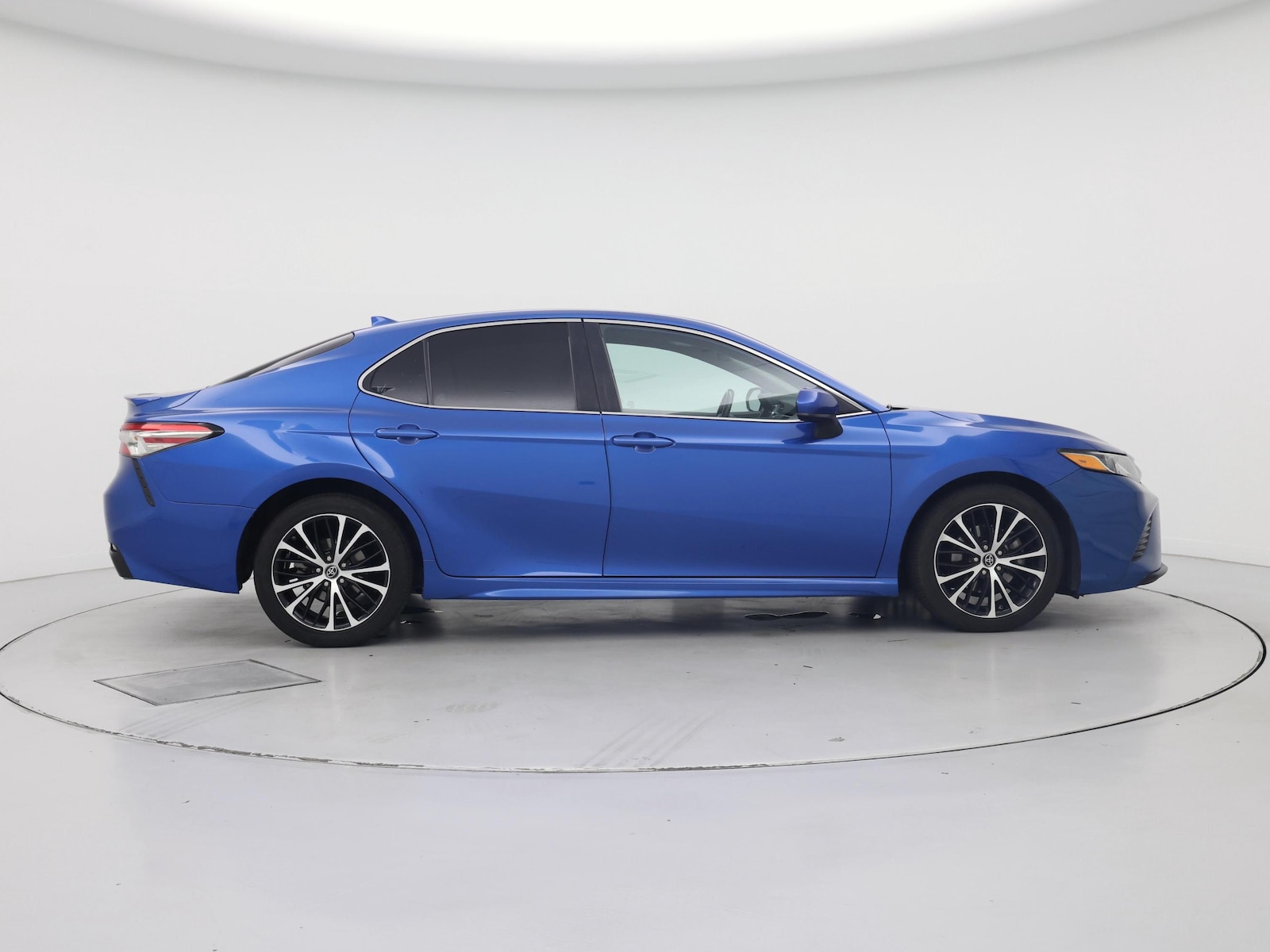 2019 Toyota Camry SE - Photo 8