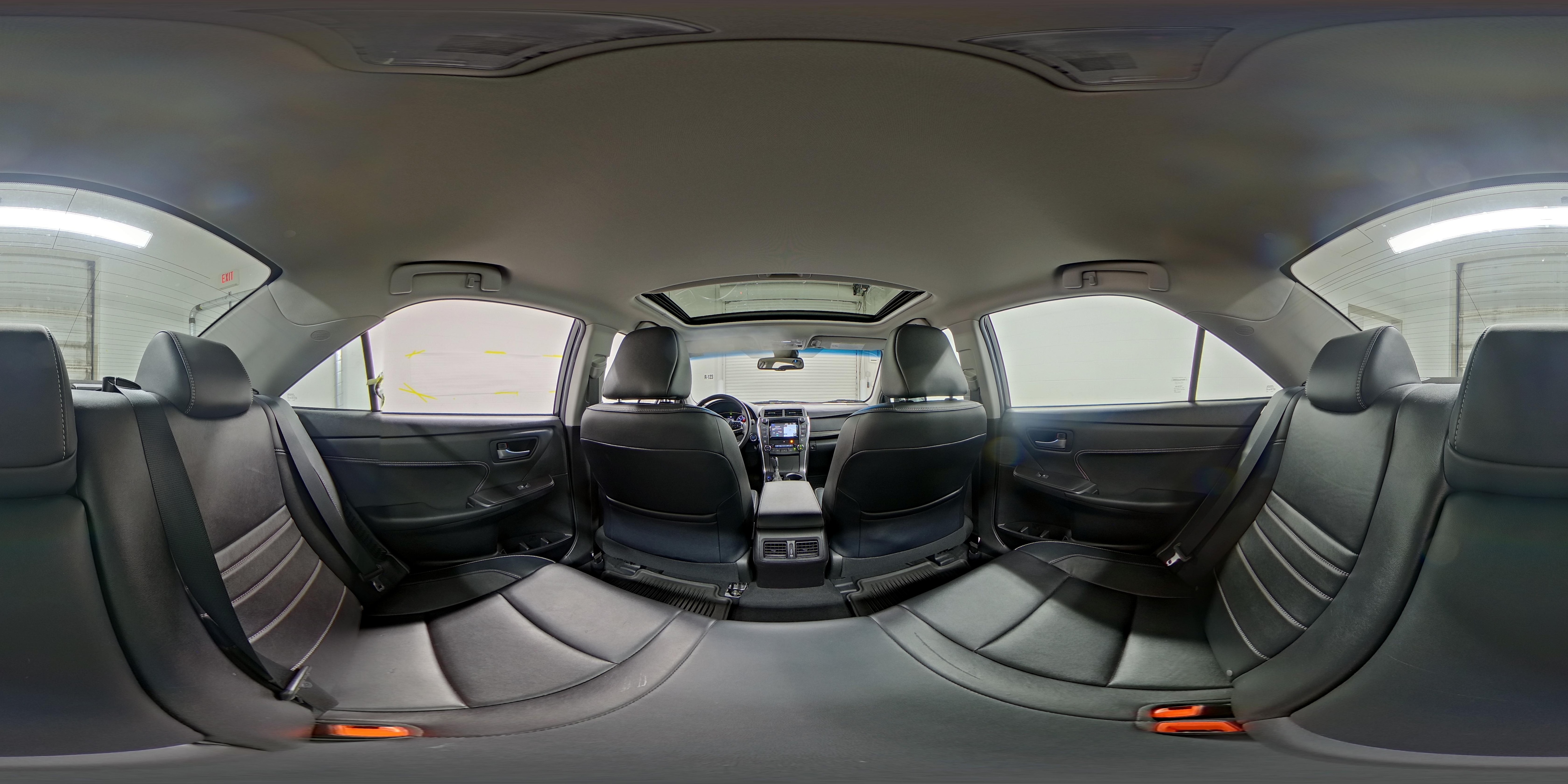 2015 Toyota Camry XLE Hybrid - Photo 27