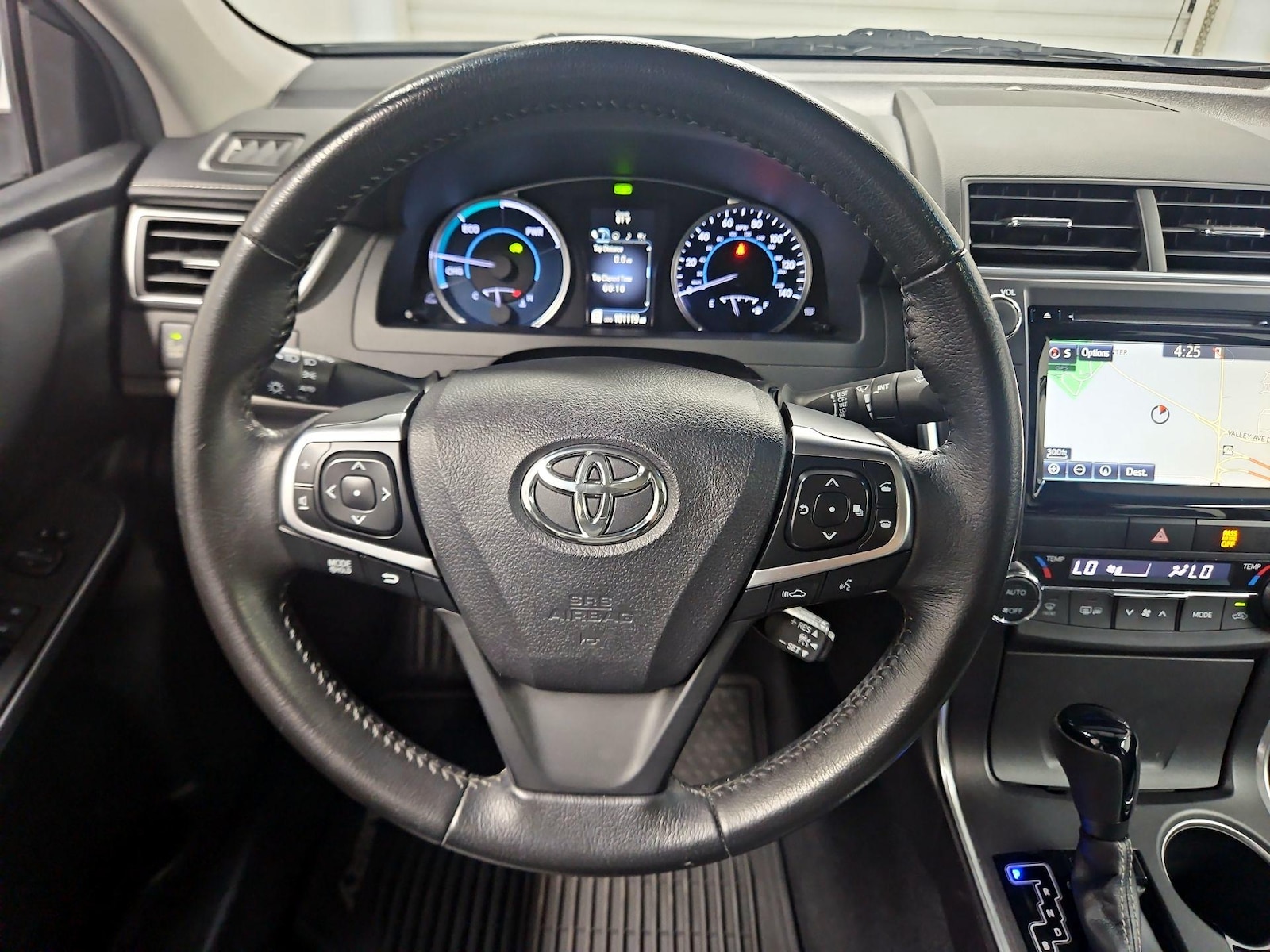 2015 Toyota Camry XLE Hybrid - Photo 11