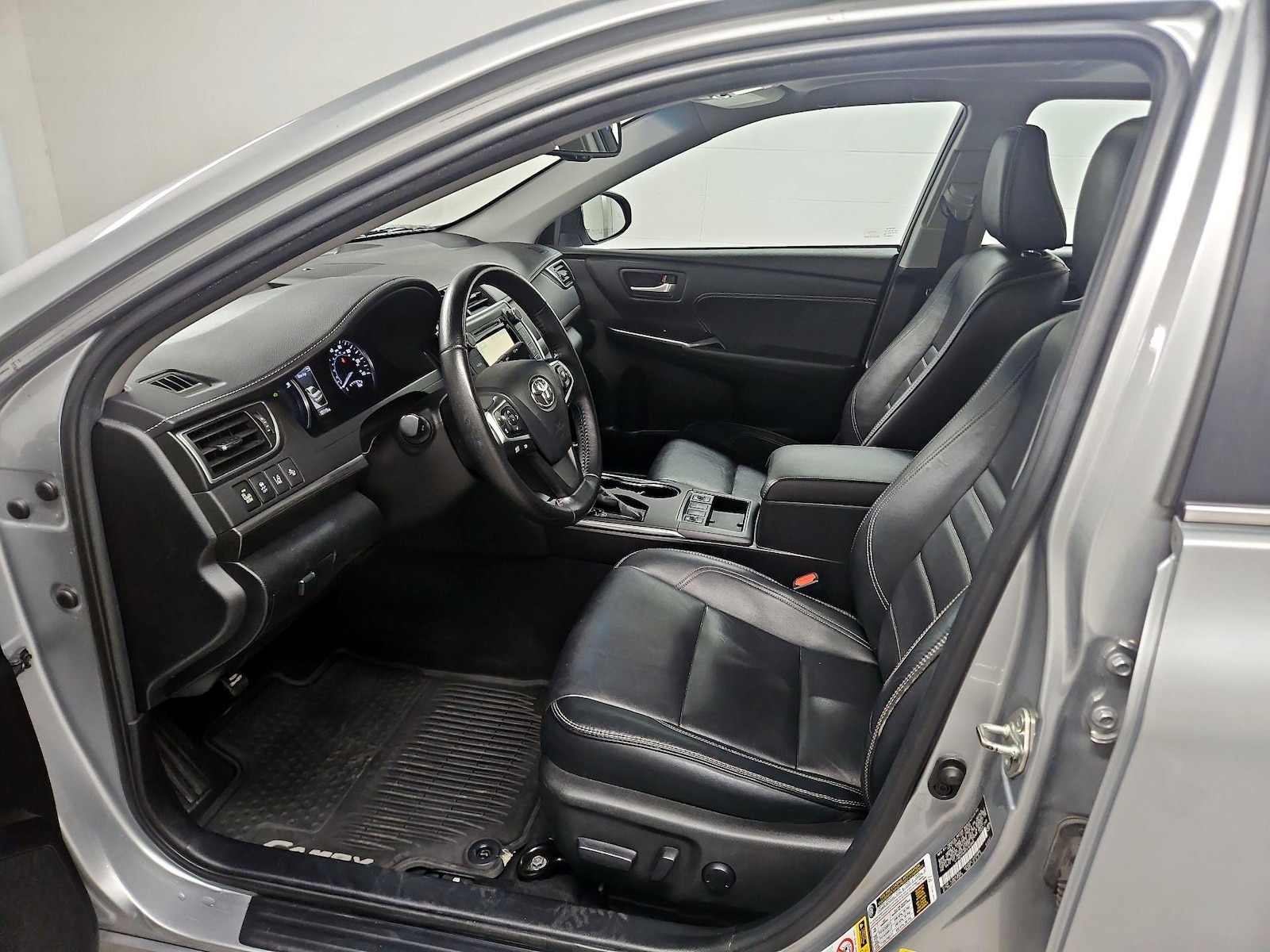 2015 Toyota Camry XLE Hybrid - Photo 12