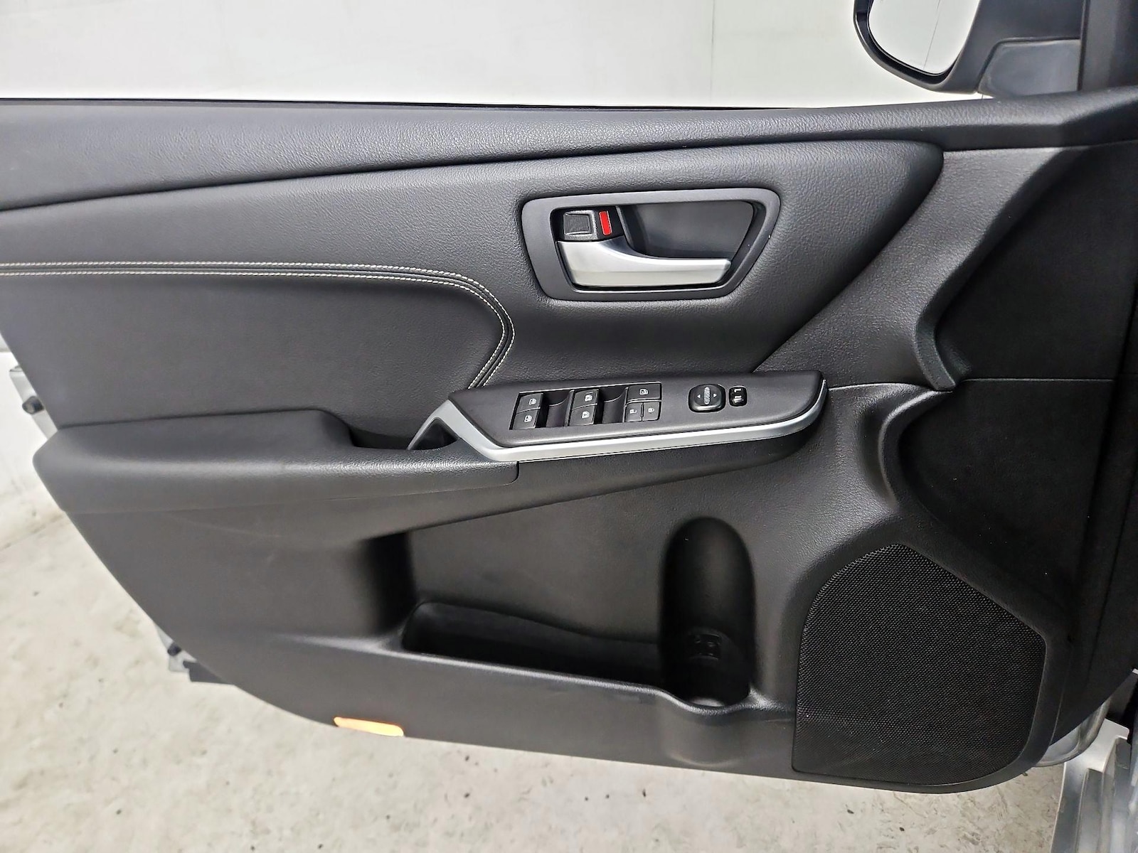 2015 Toyota Camry XLE Hybrid - Photo 13