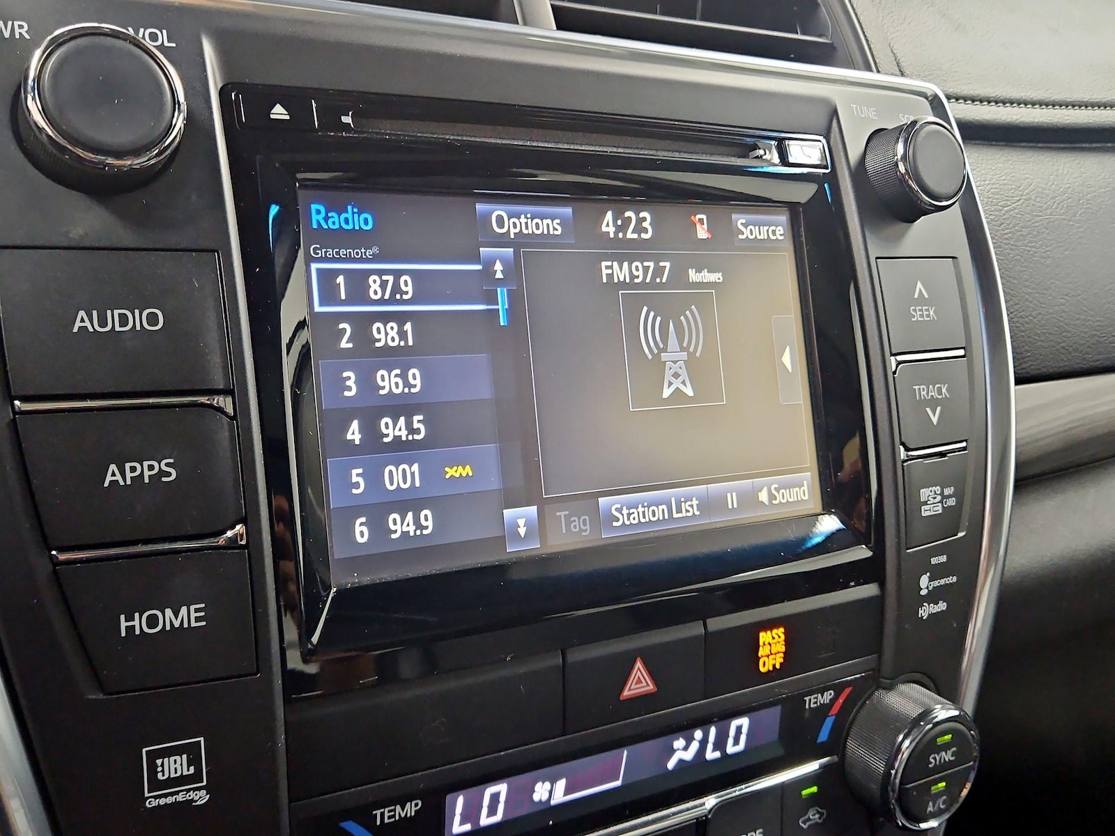 2015 Toyota Camry XLE Hybrid - Photo 17