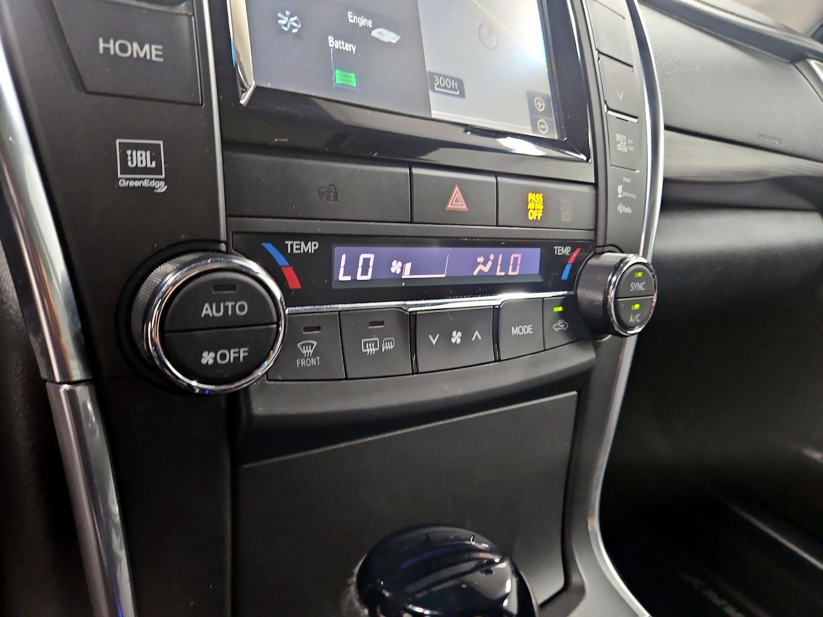 2015 Toyota Camry XLE Hybrid - Photo 18