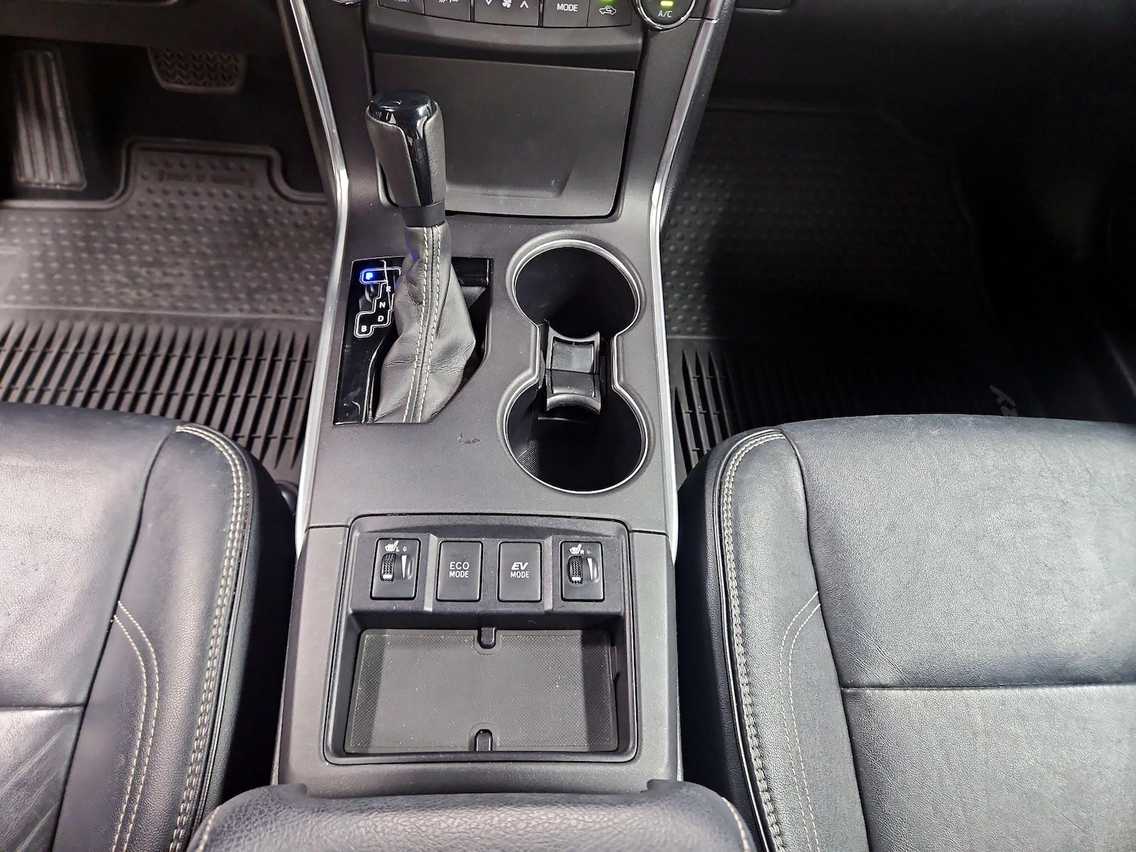 2015 Toyota Camry XLE Hybrid - Photo 19
