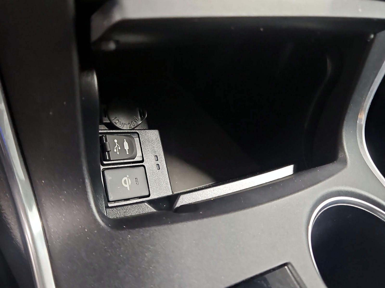 2015 Toyota Camry XLE Hybrid - Photo 20