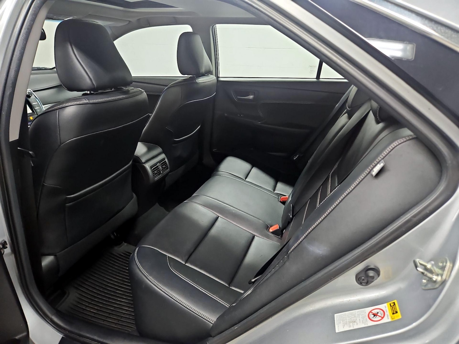 2015 Toyota Camry XLE Hybrid - Photo 22