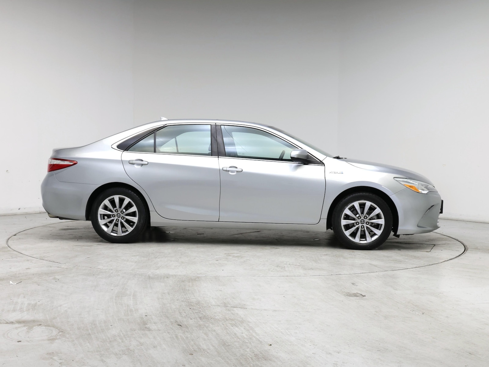2015 Toyota Camry XLE Hybrid - Photo 8