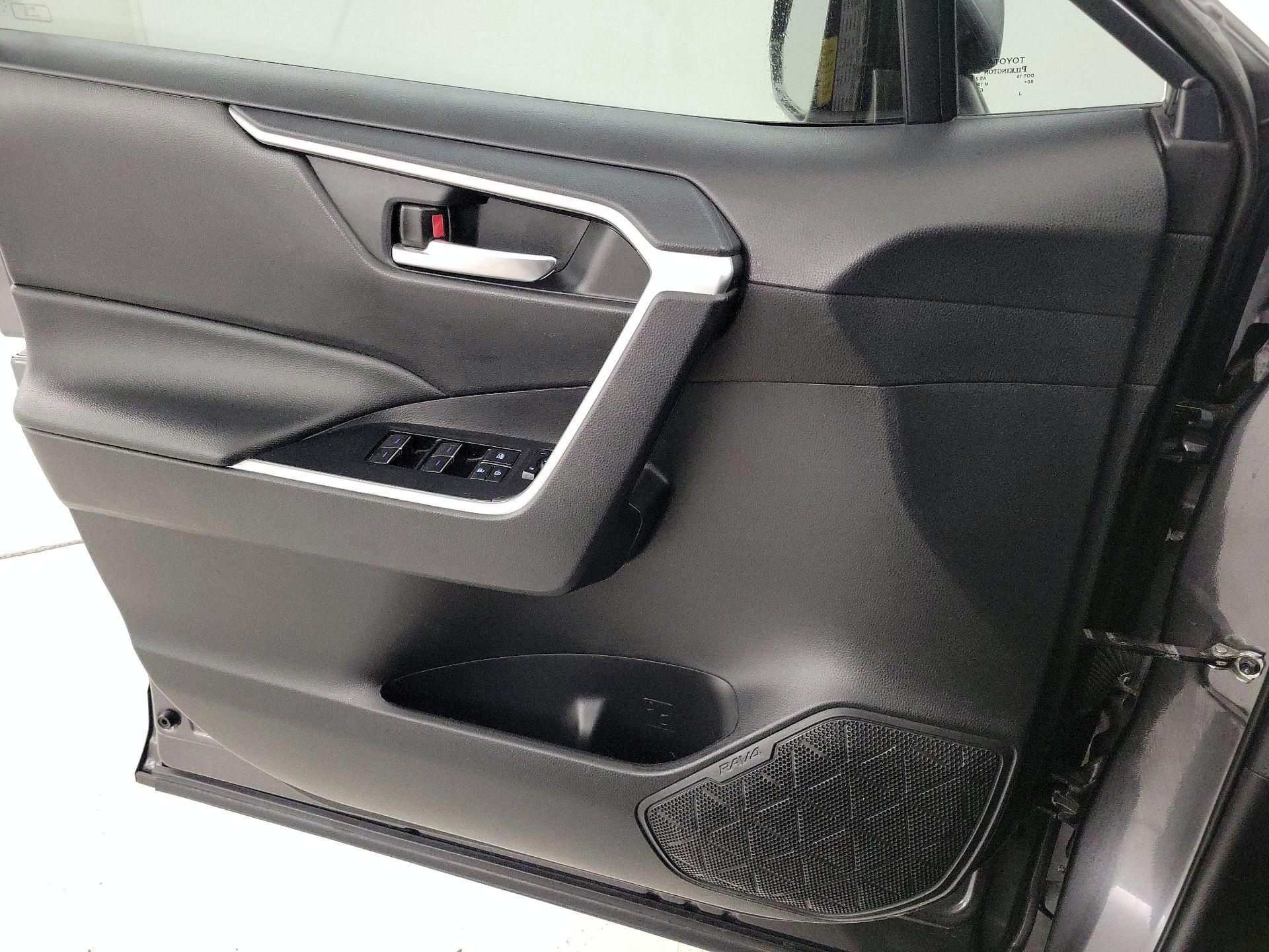 Thumbnail: 2022 Toyota RAV4 - 12